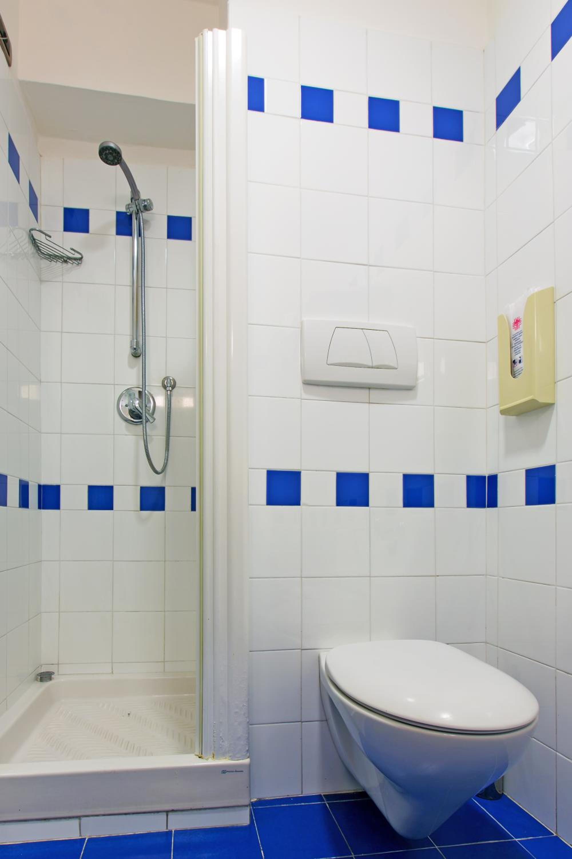 Standard Double Room - Photo 2