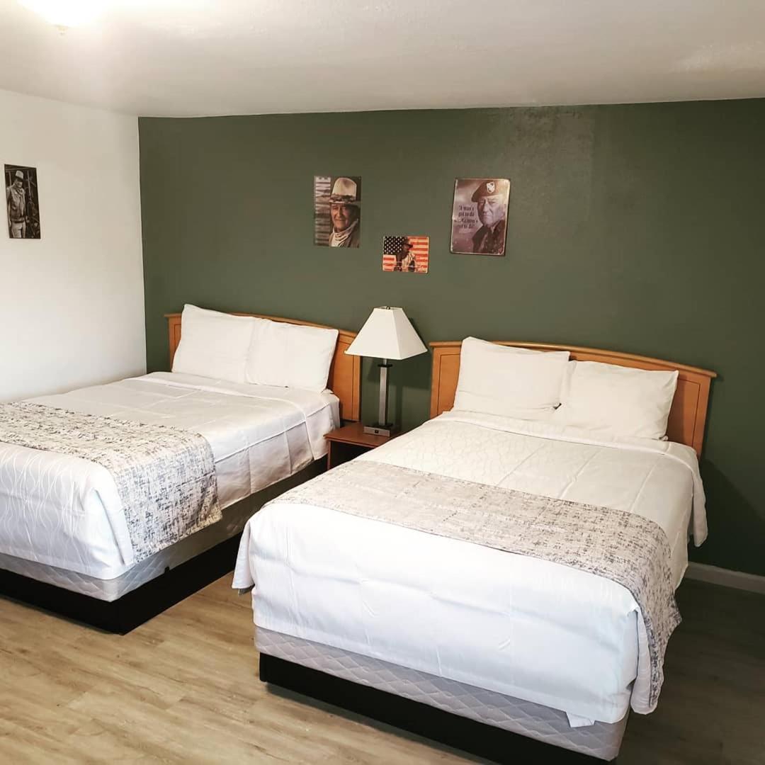 Room with Two Double Beds - Photo 4