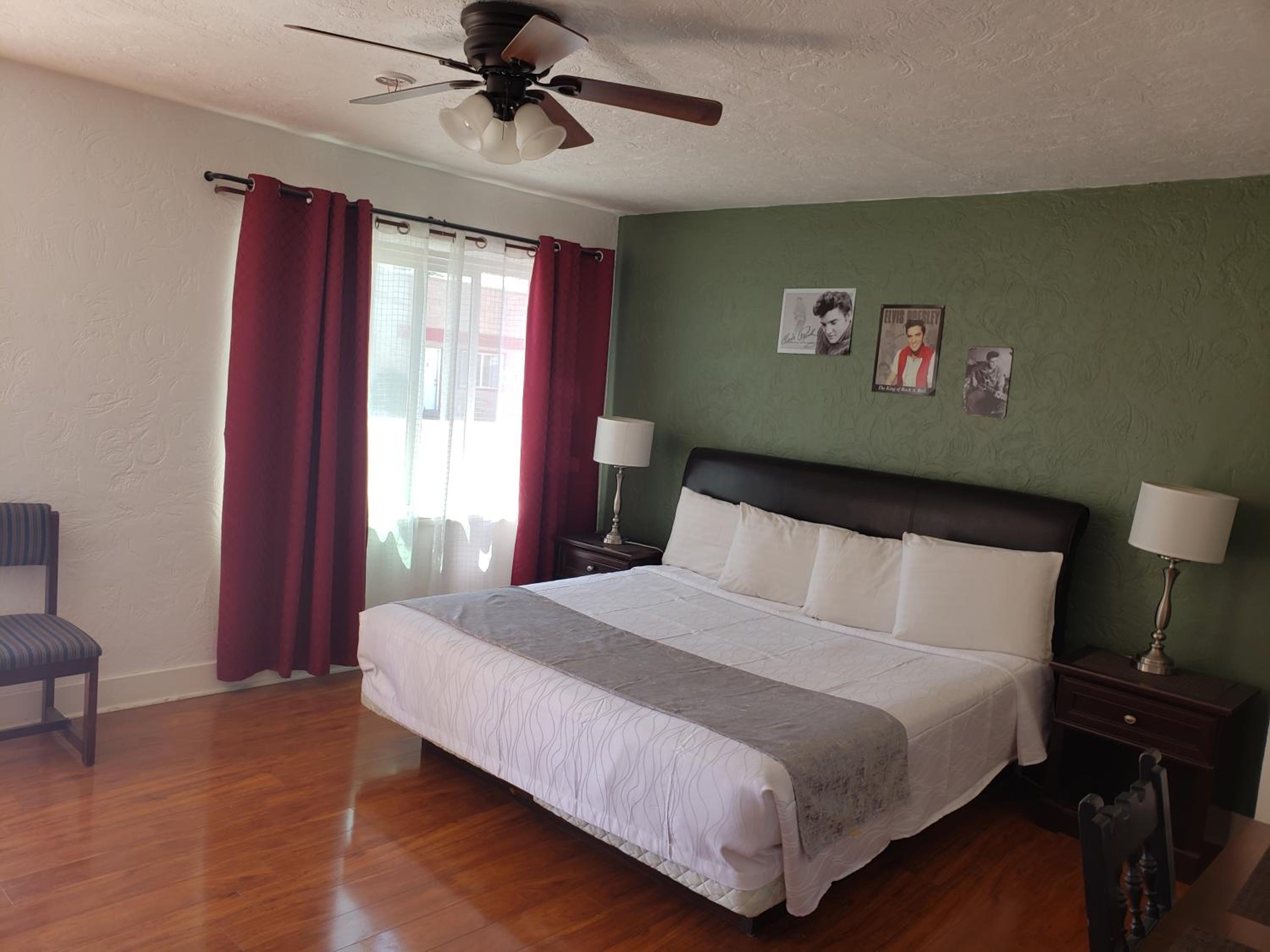 Room with Two Double Beds - Photo 1