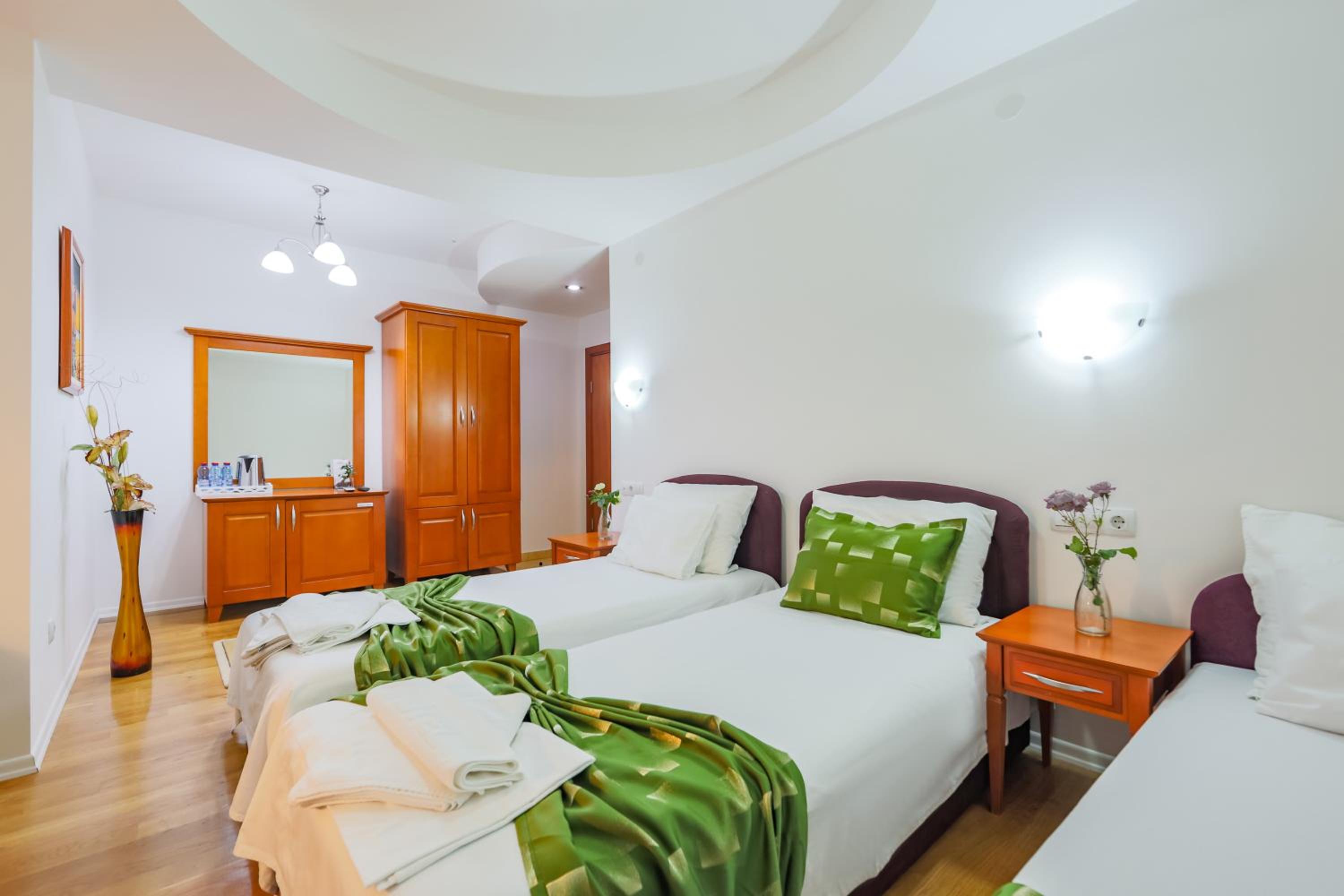 Basic Triple Room photo 2