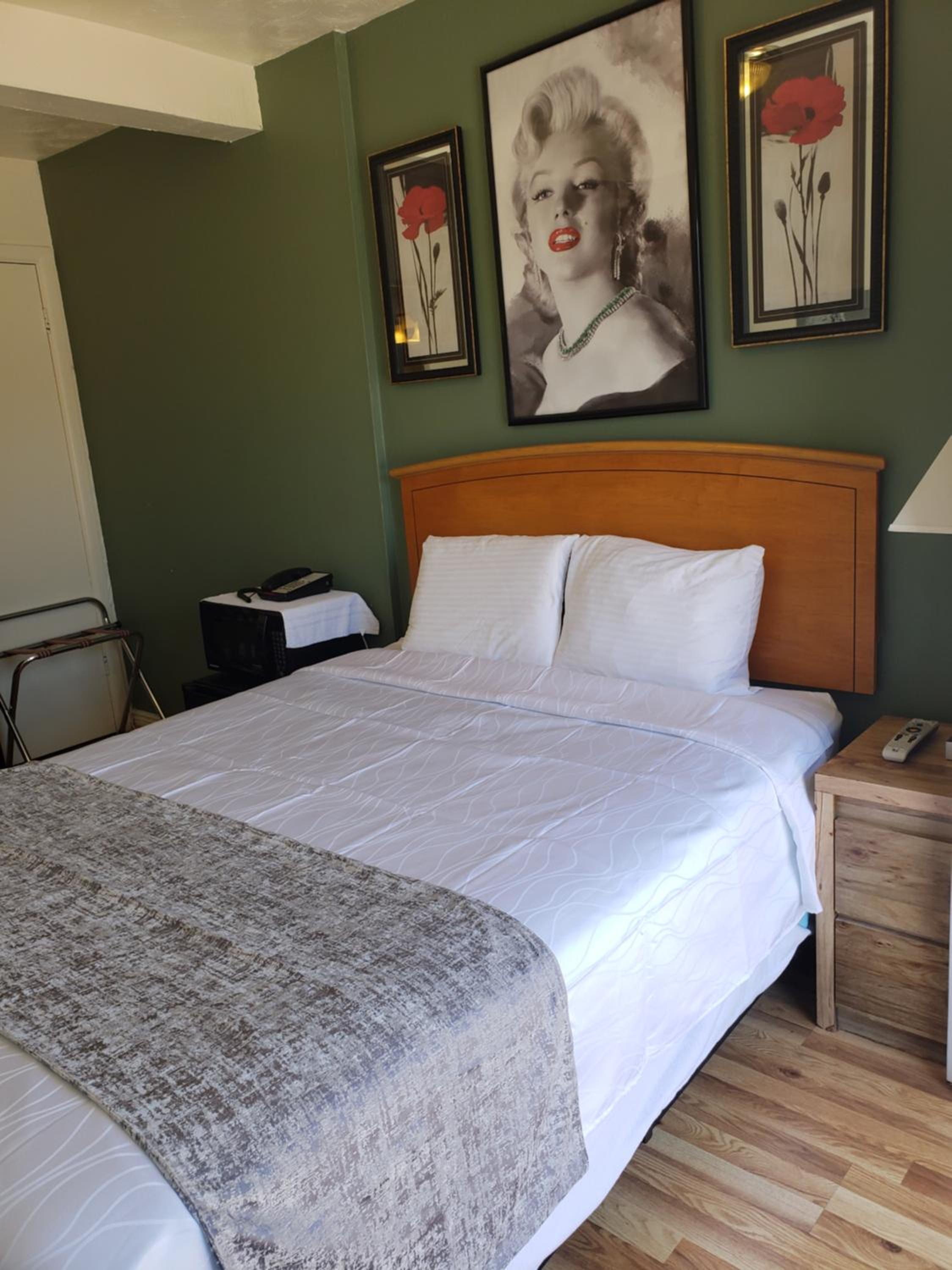 Queen Room photo 1