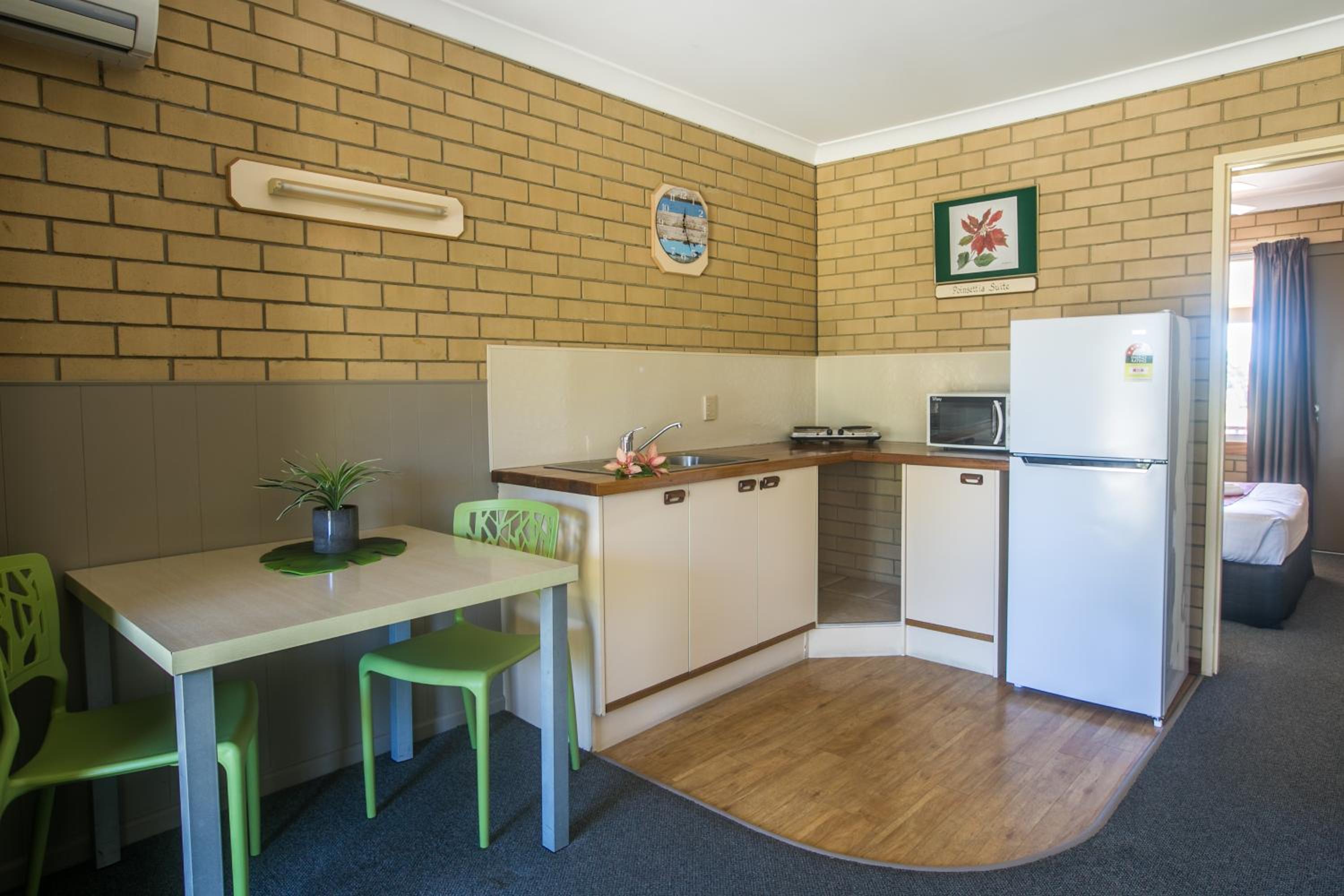 Family Room - Photo 4