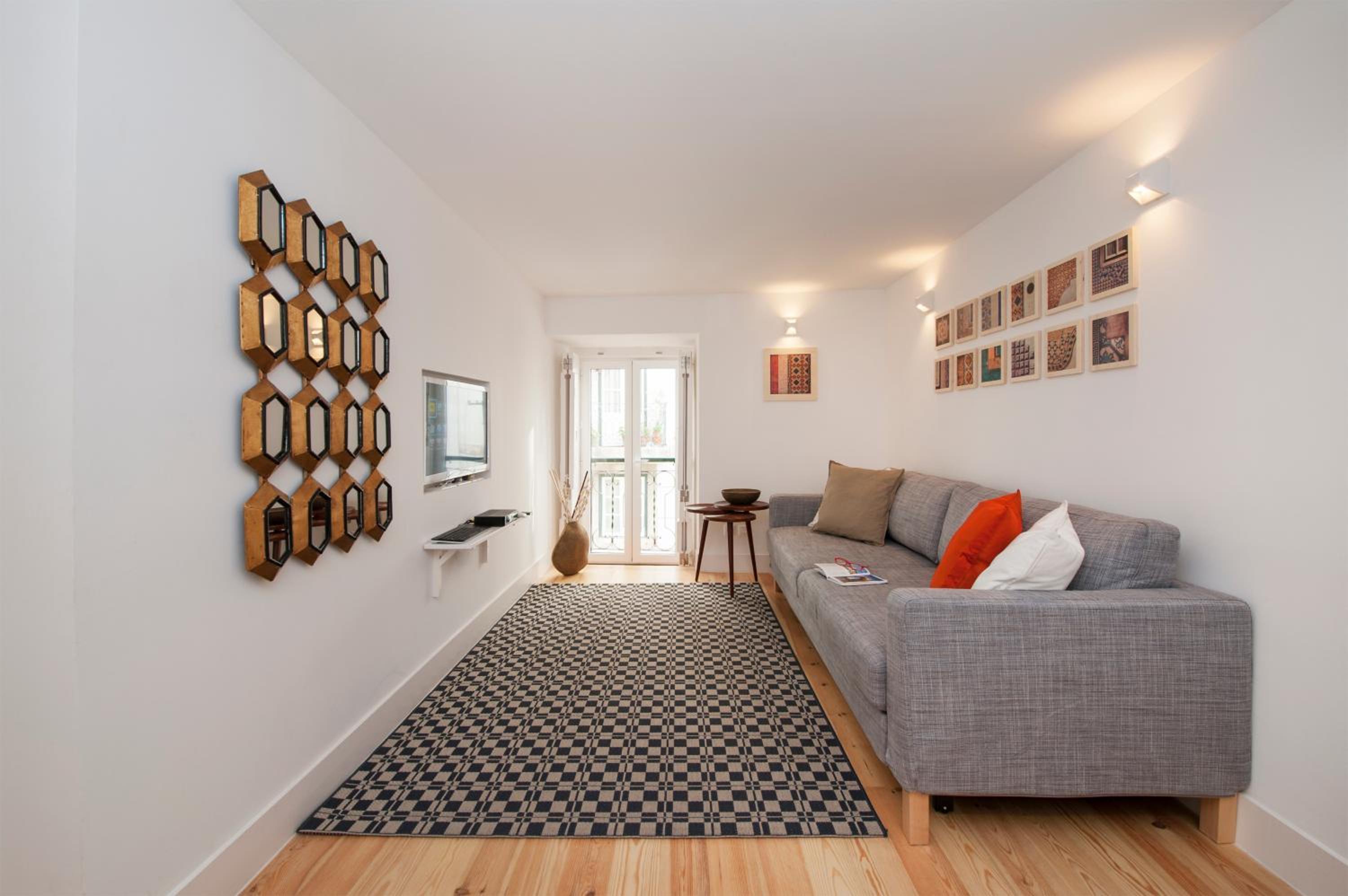 One-Bedroom Apartment photo 1