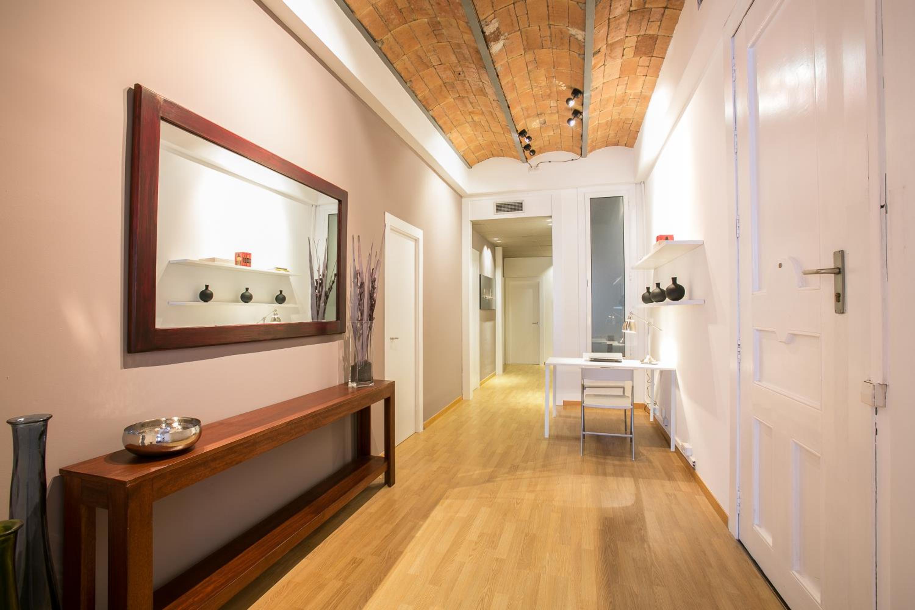 Apartamento de cuatro habitaciones Comfort - Ronda Universitat 15