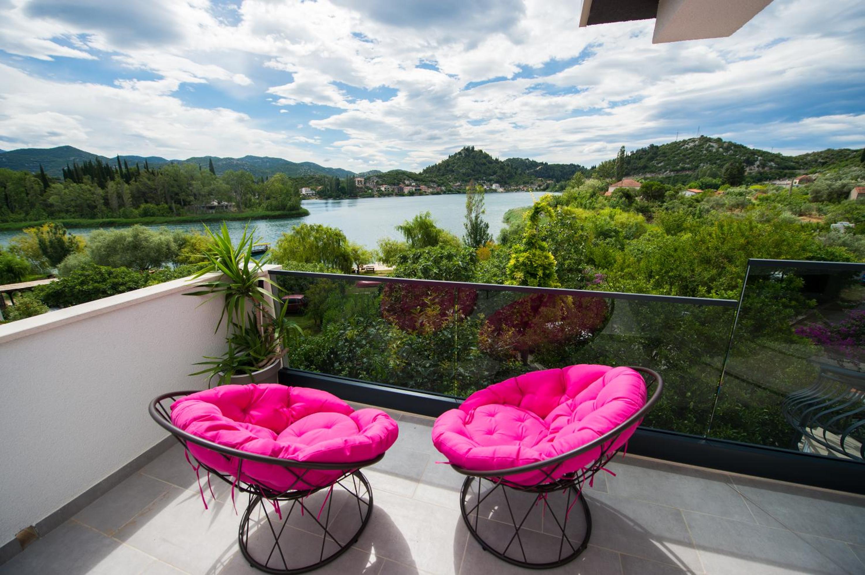 Apartment with Lake View - Photo 98