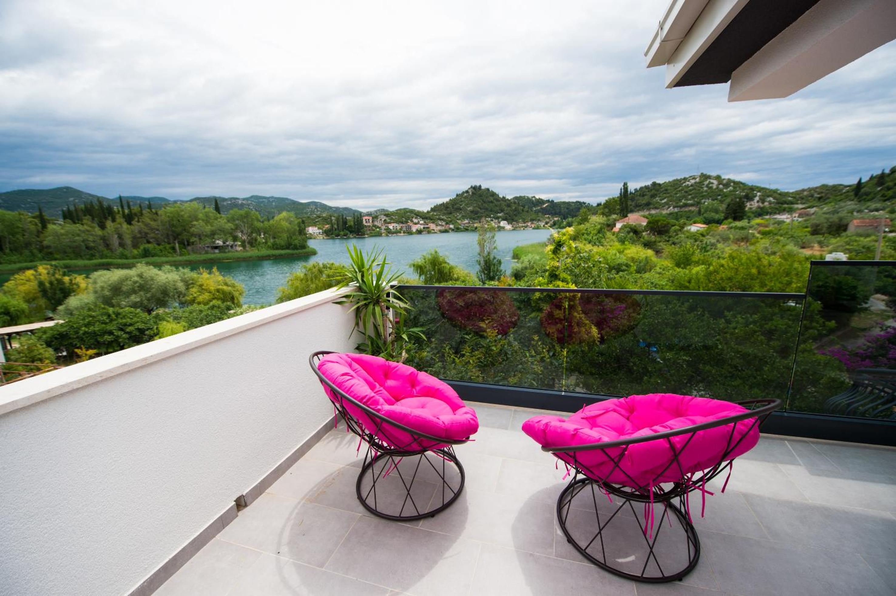 Apartment with Lake View - Photo 100