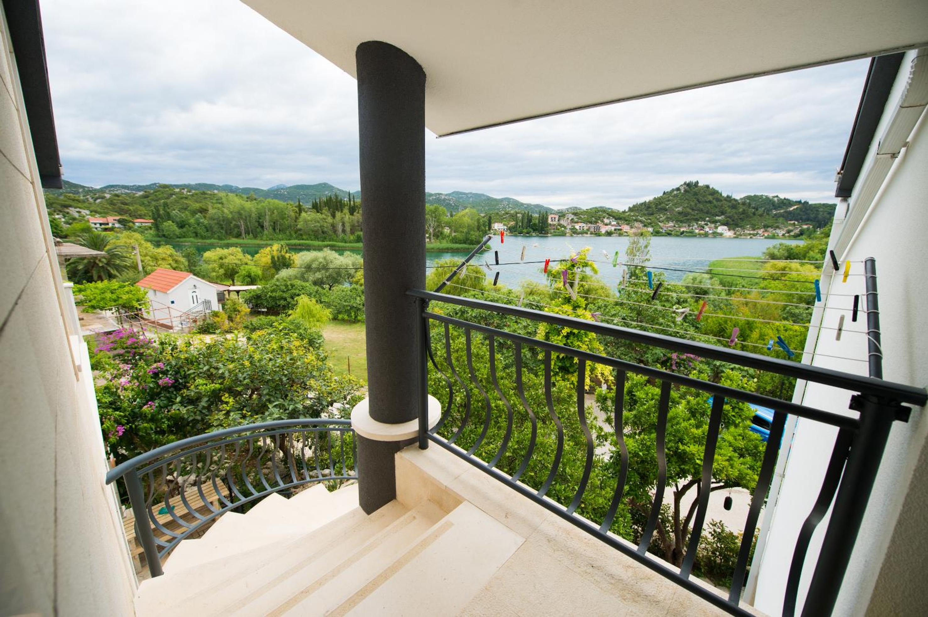 Apartment with Lake View - Photo 60