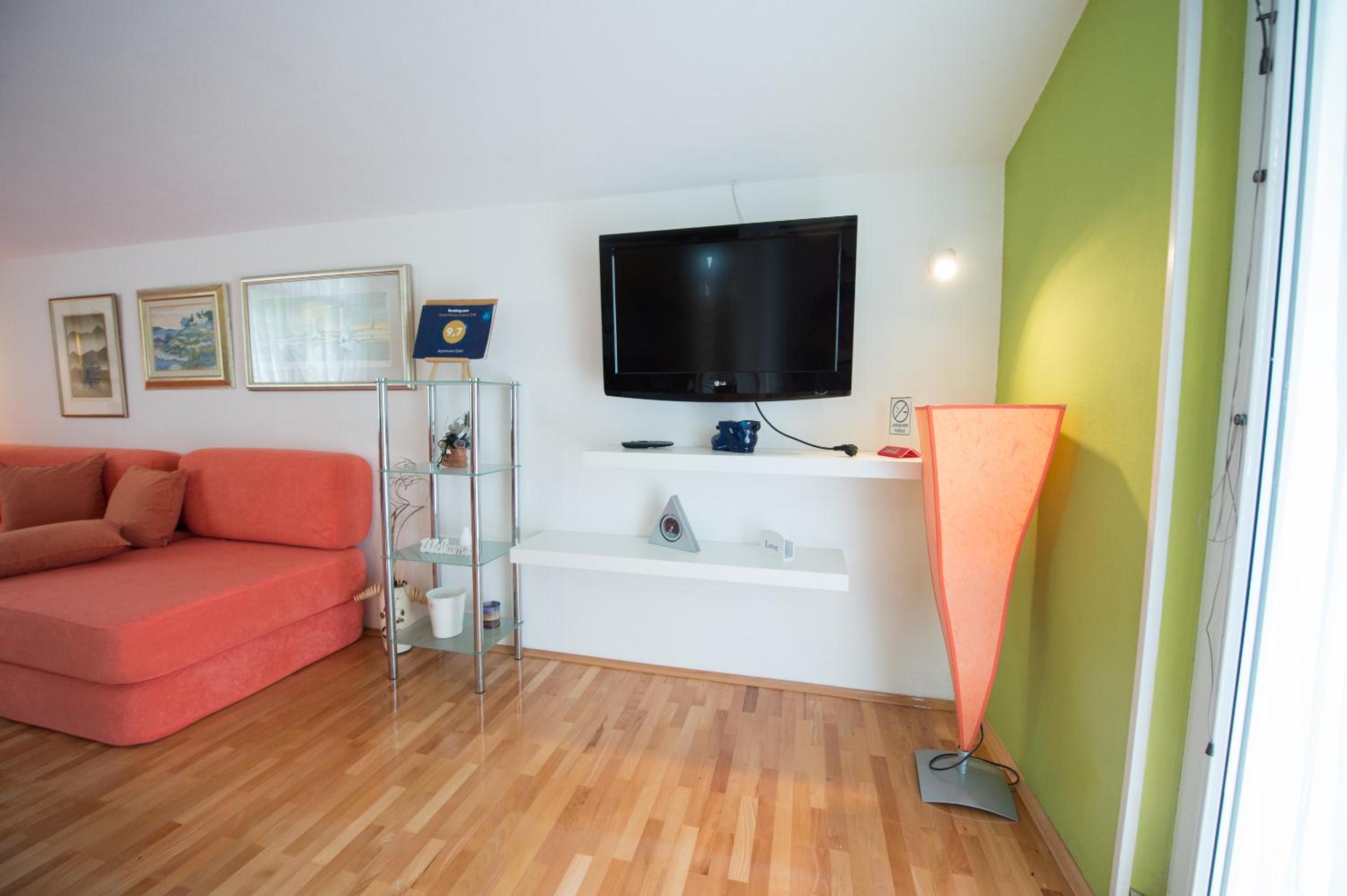 Apartment with Lake View - Photo 45