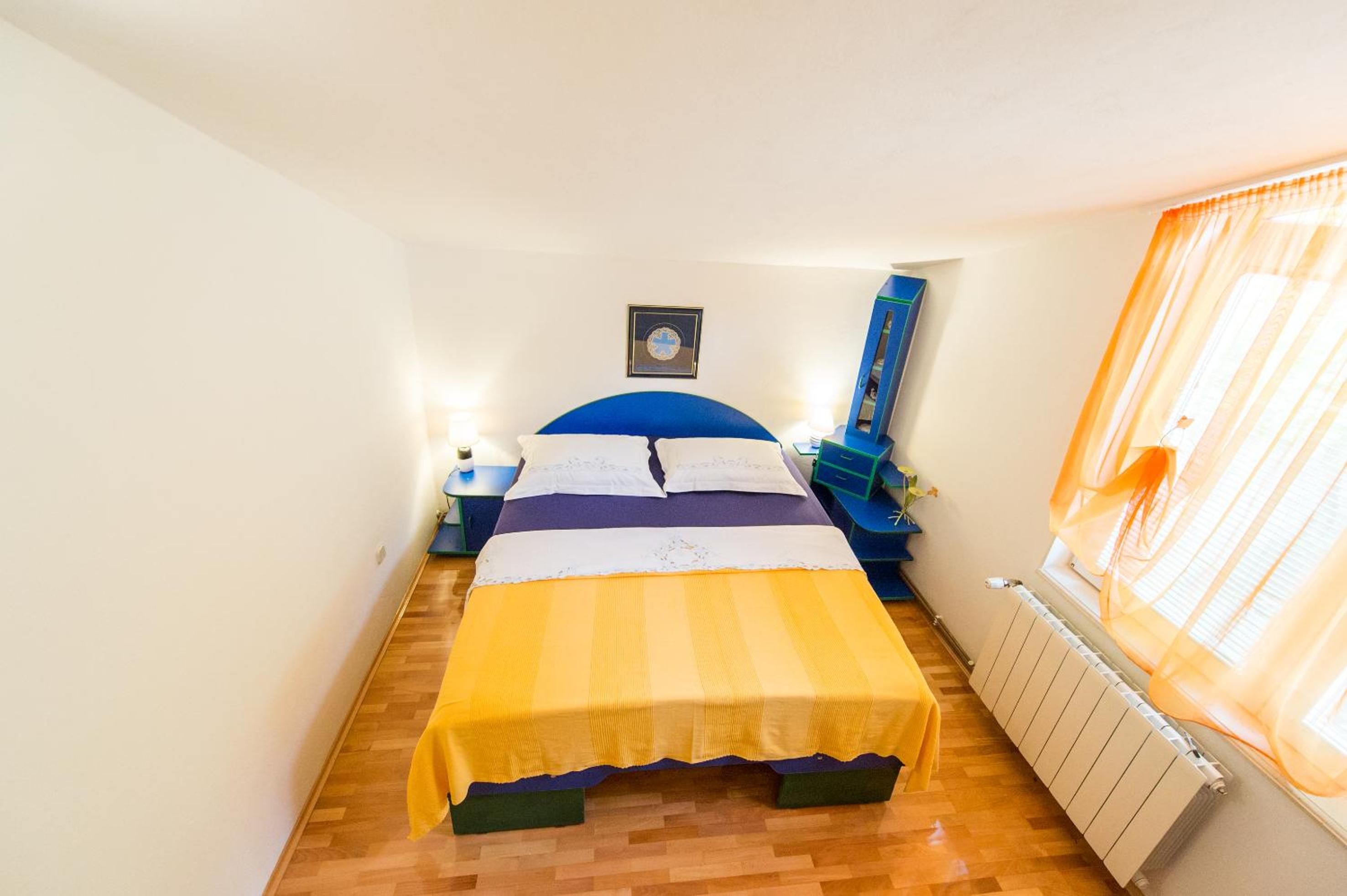 Apartment with Lake View - Photo 48