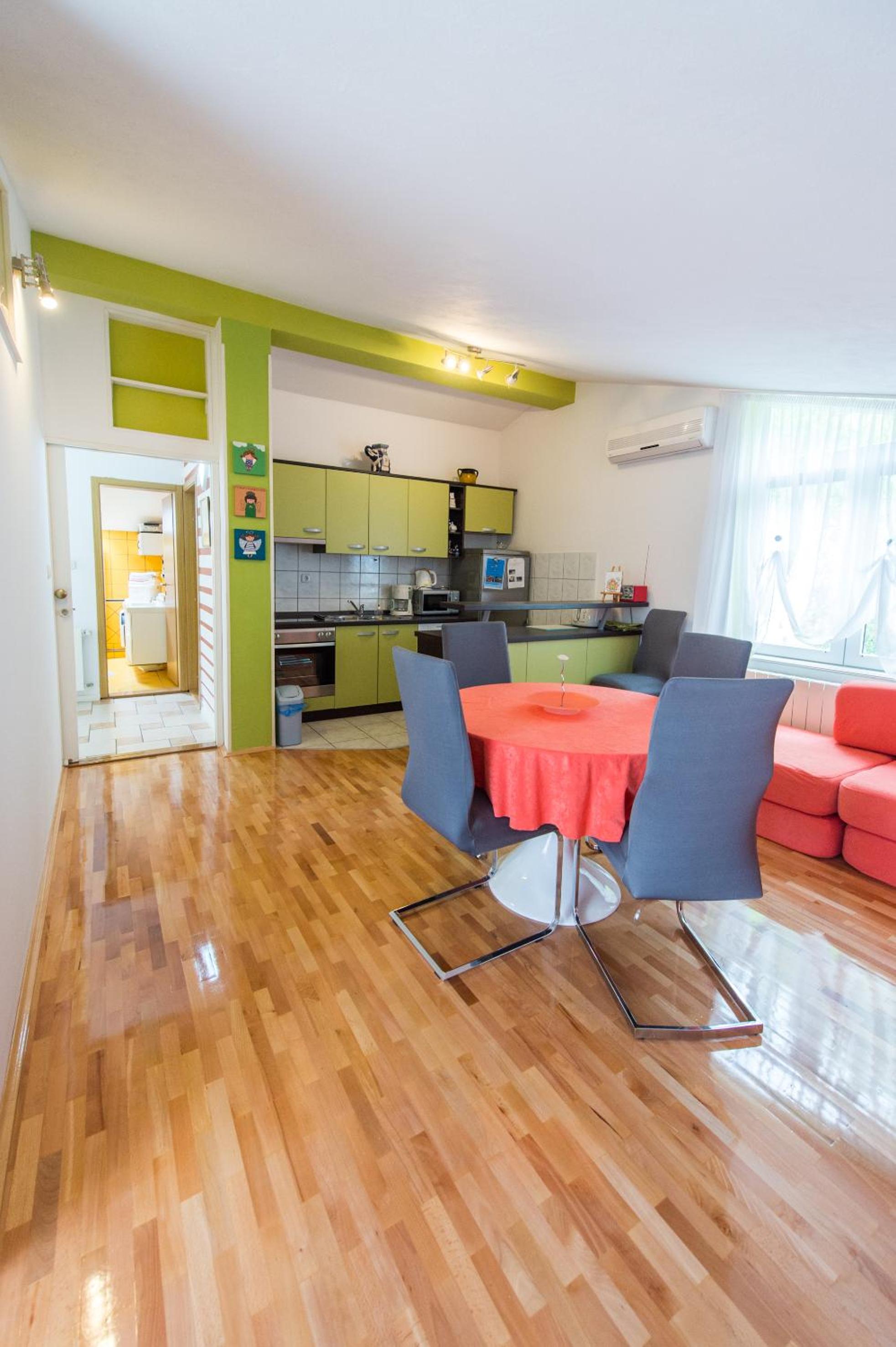 Apartment with Lake View - Photo 94