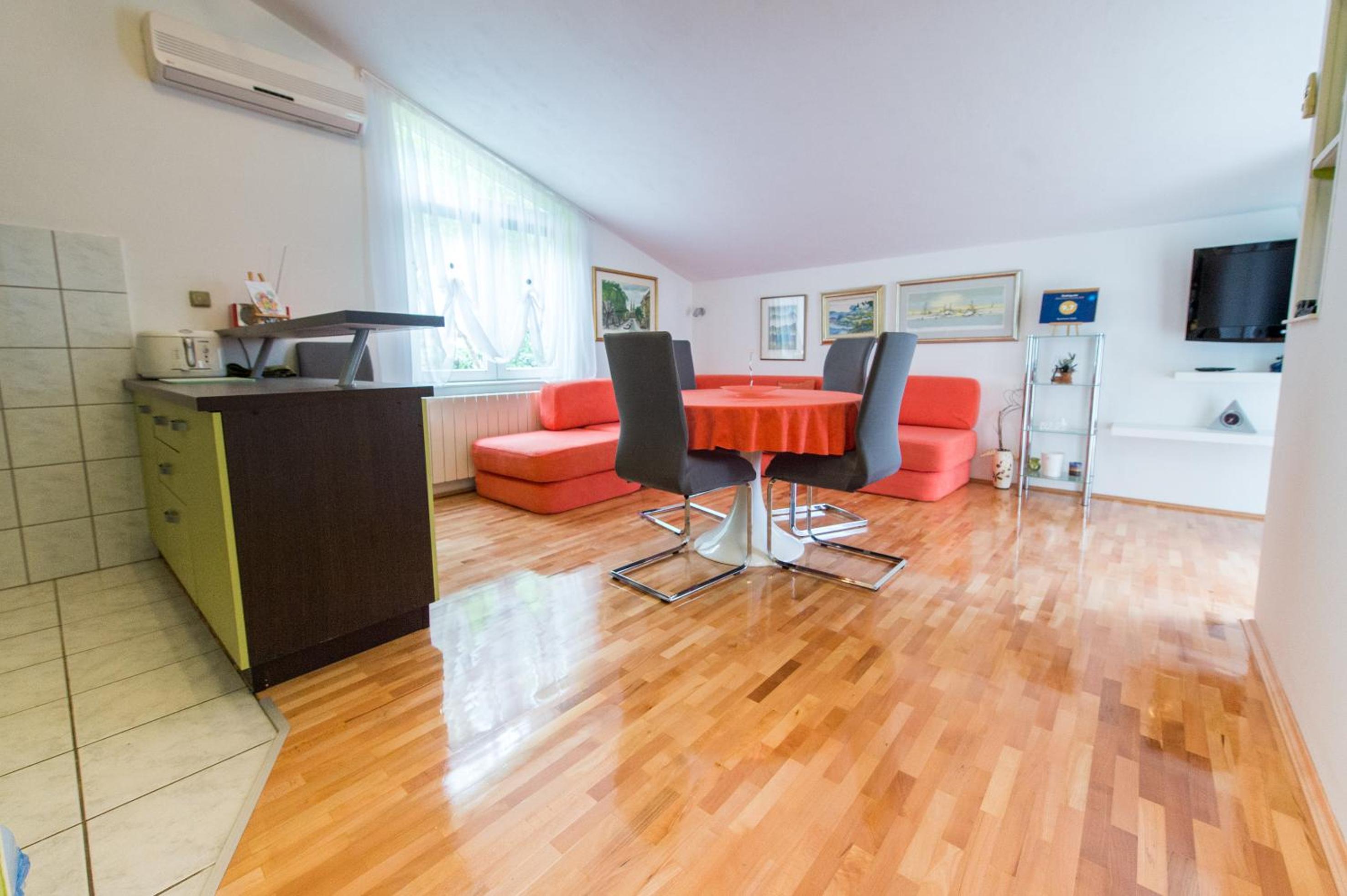Apartment with Lake View - Photo 93