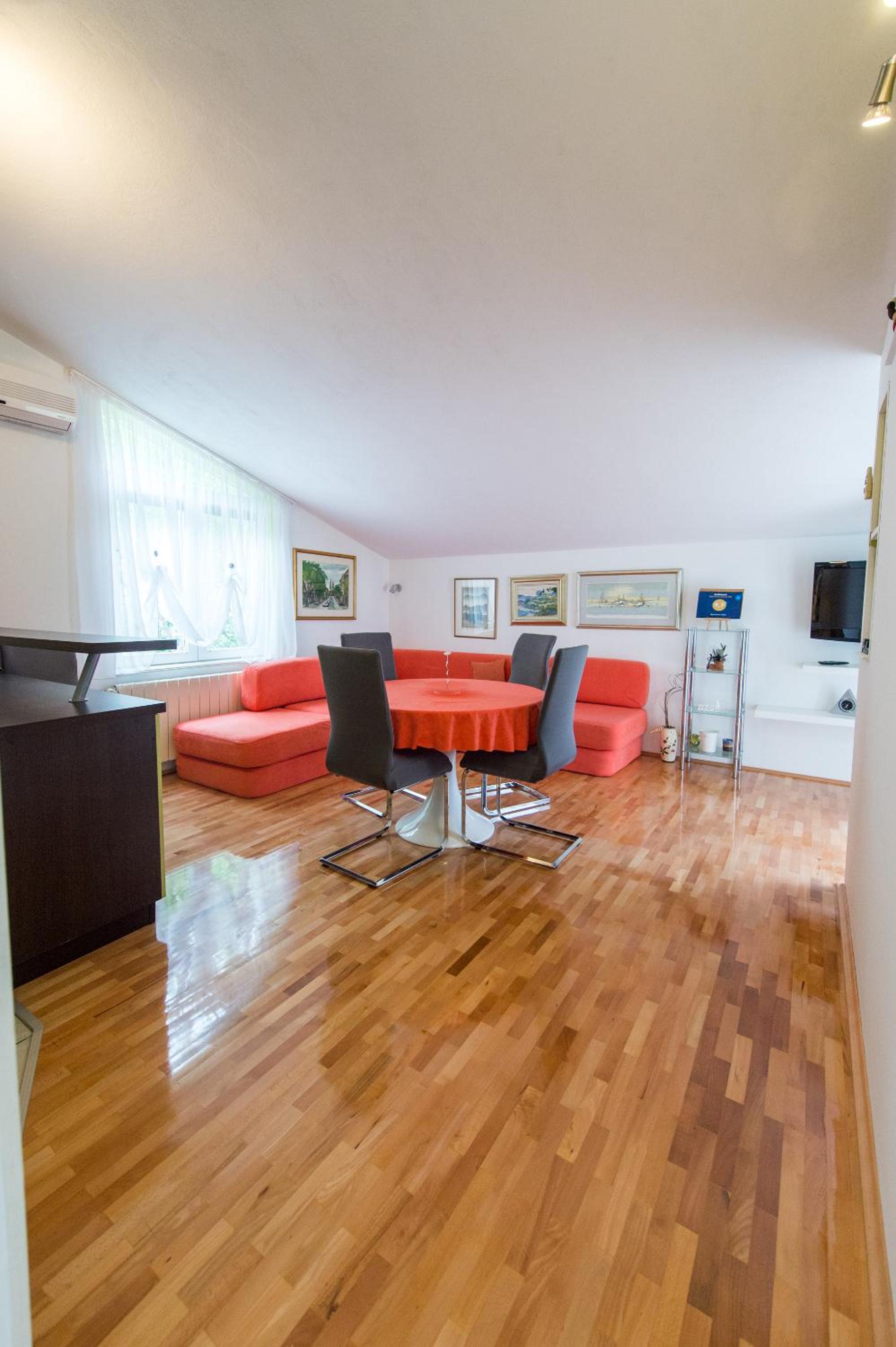 Apartment with Lake View - Photo 103