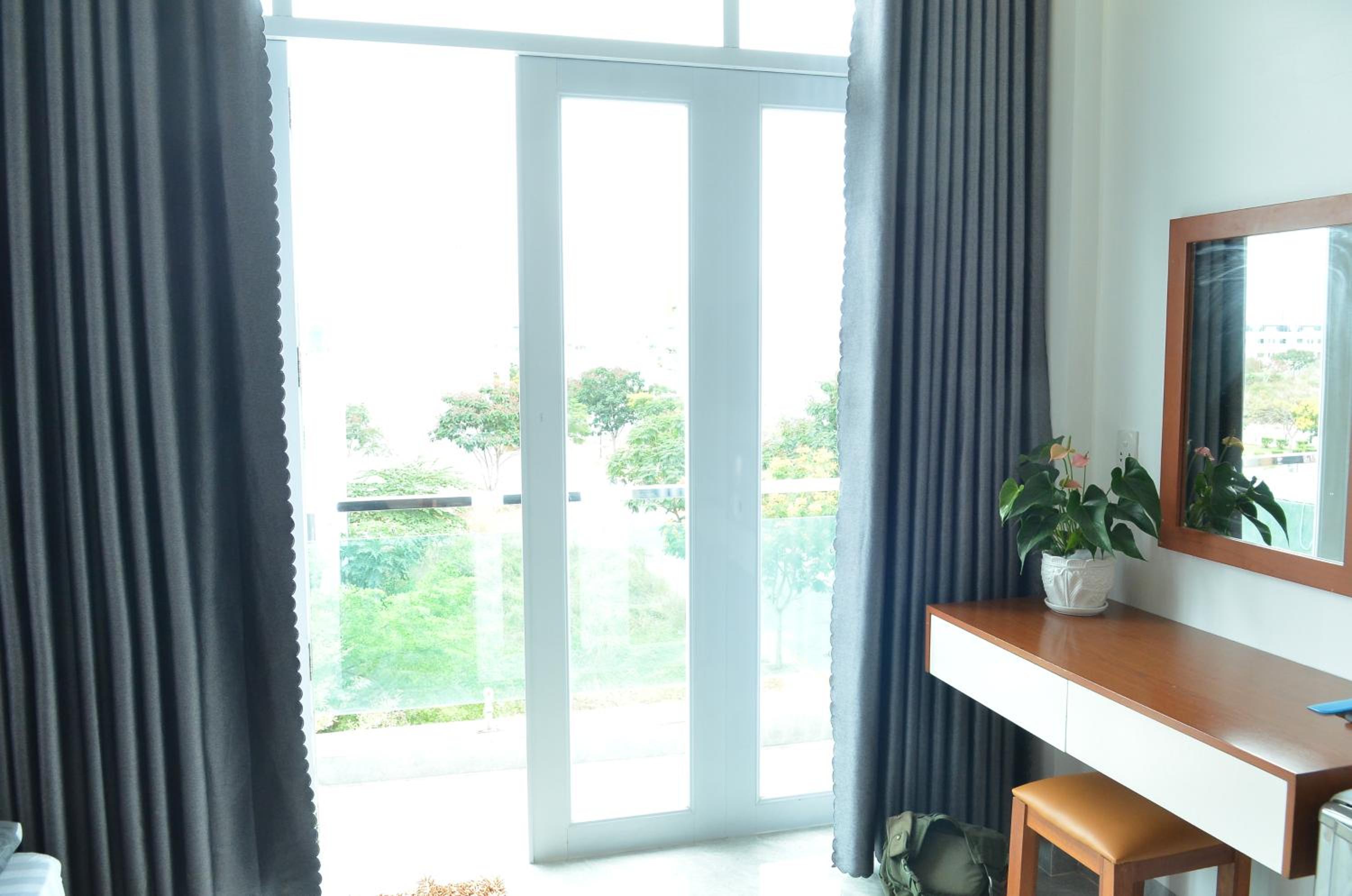Family Room with Balcony photo 2