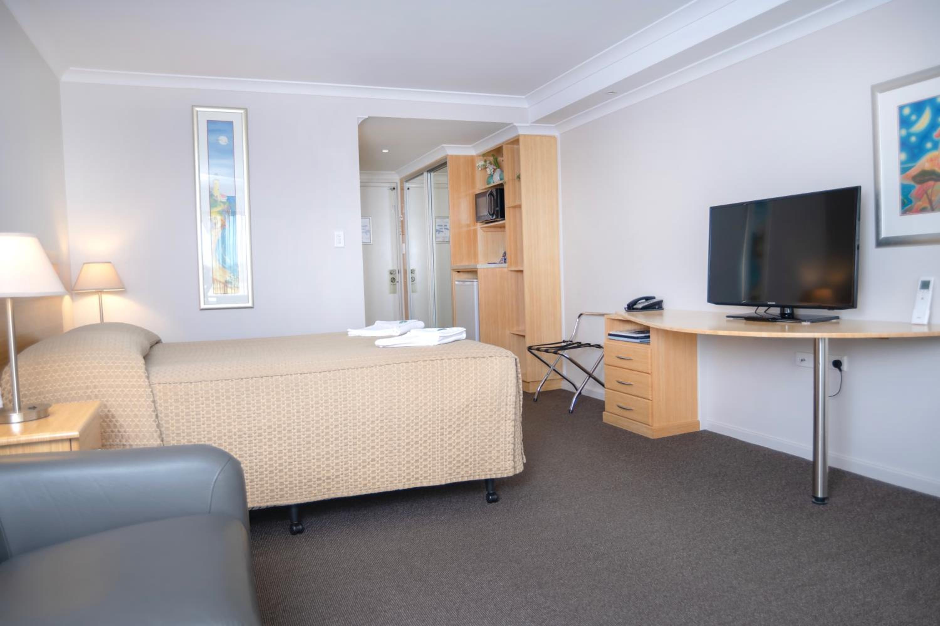 Deluxe Family Room - Photo 12