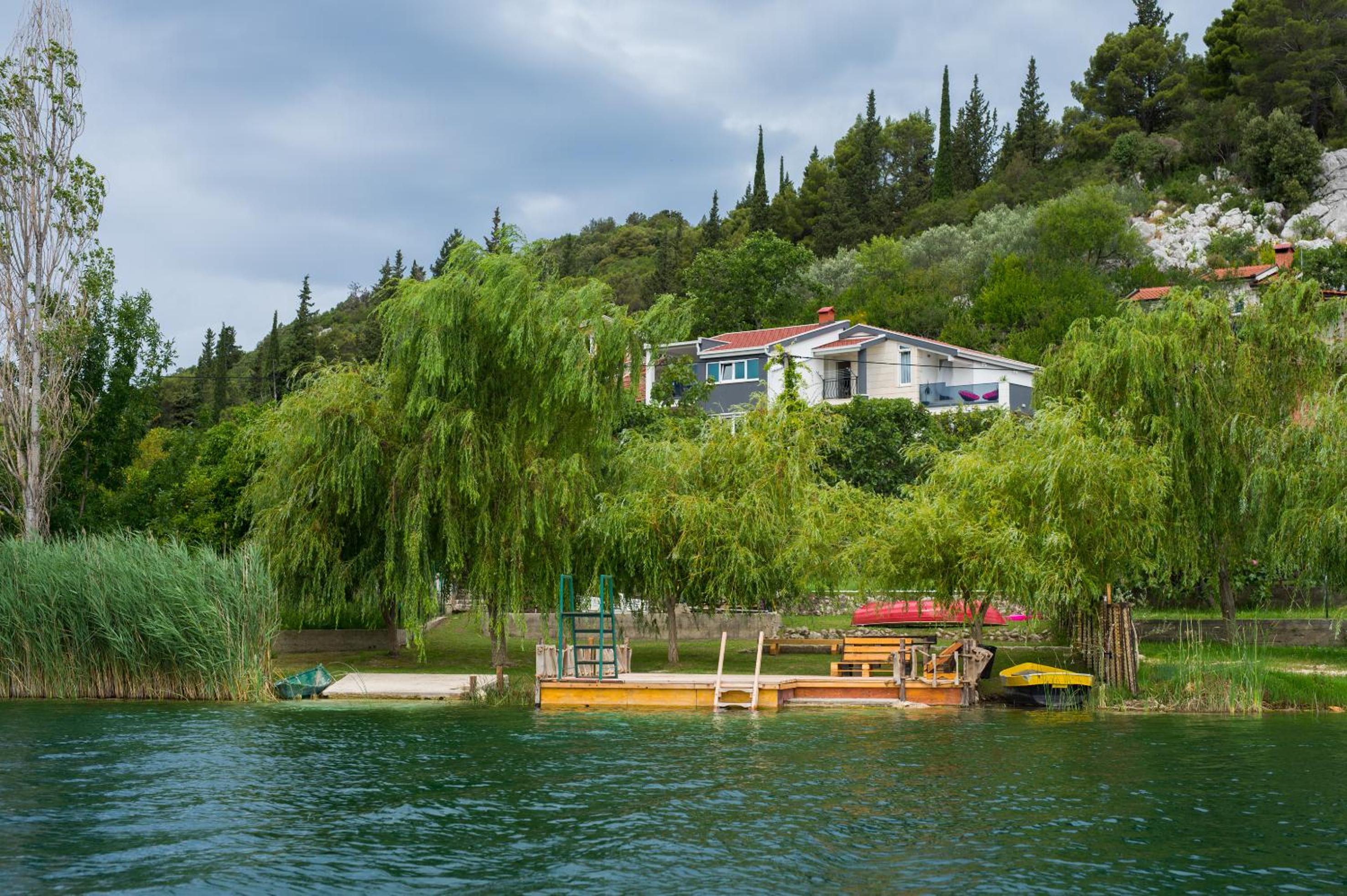 Apartment with Lake View - Photo 2