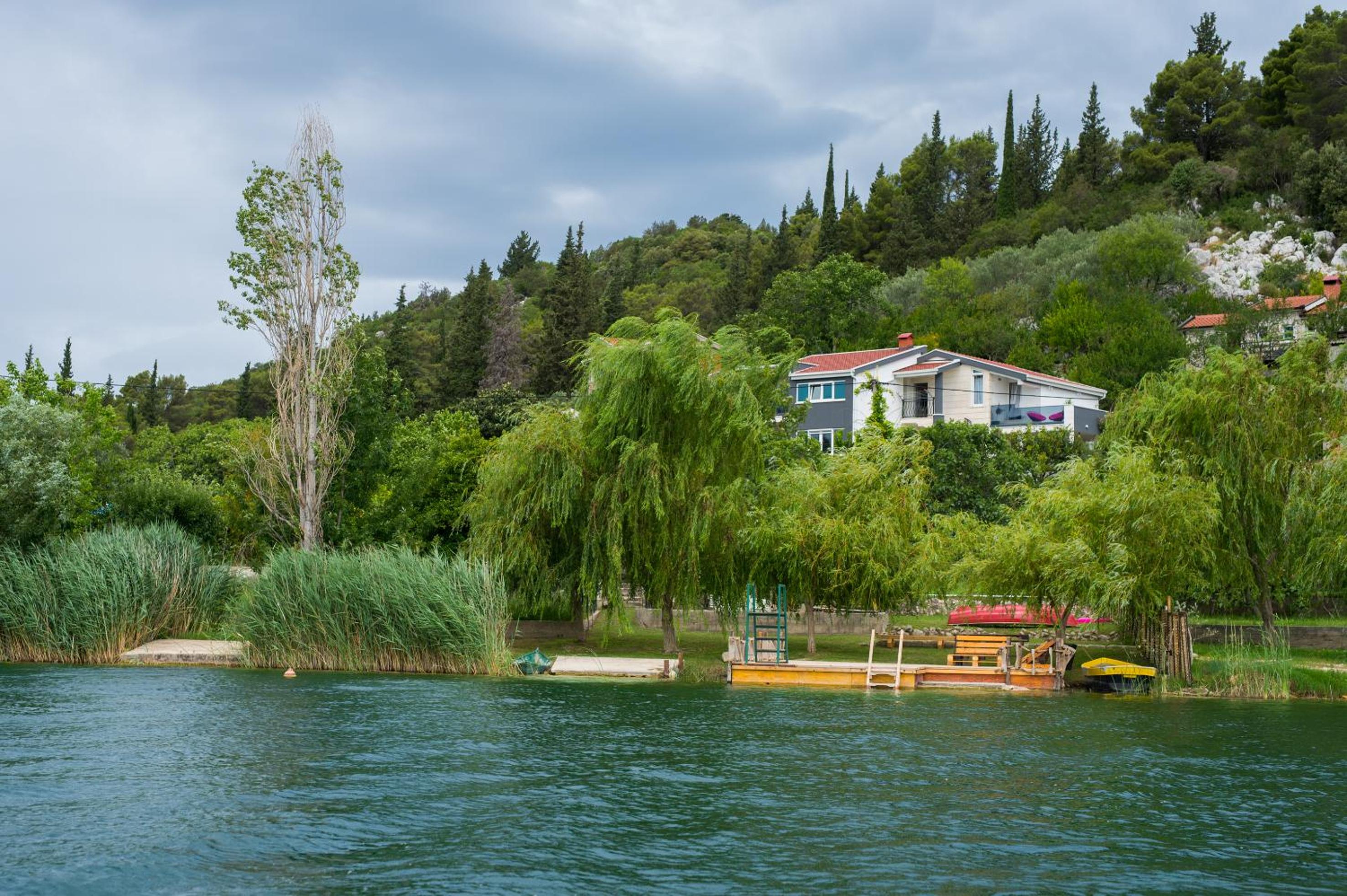 Apartment with Lake View - Photo 3