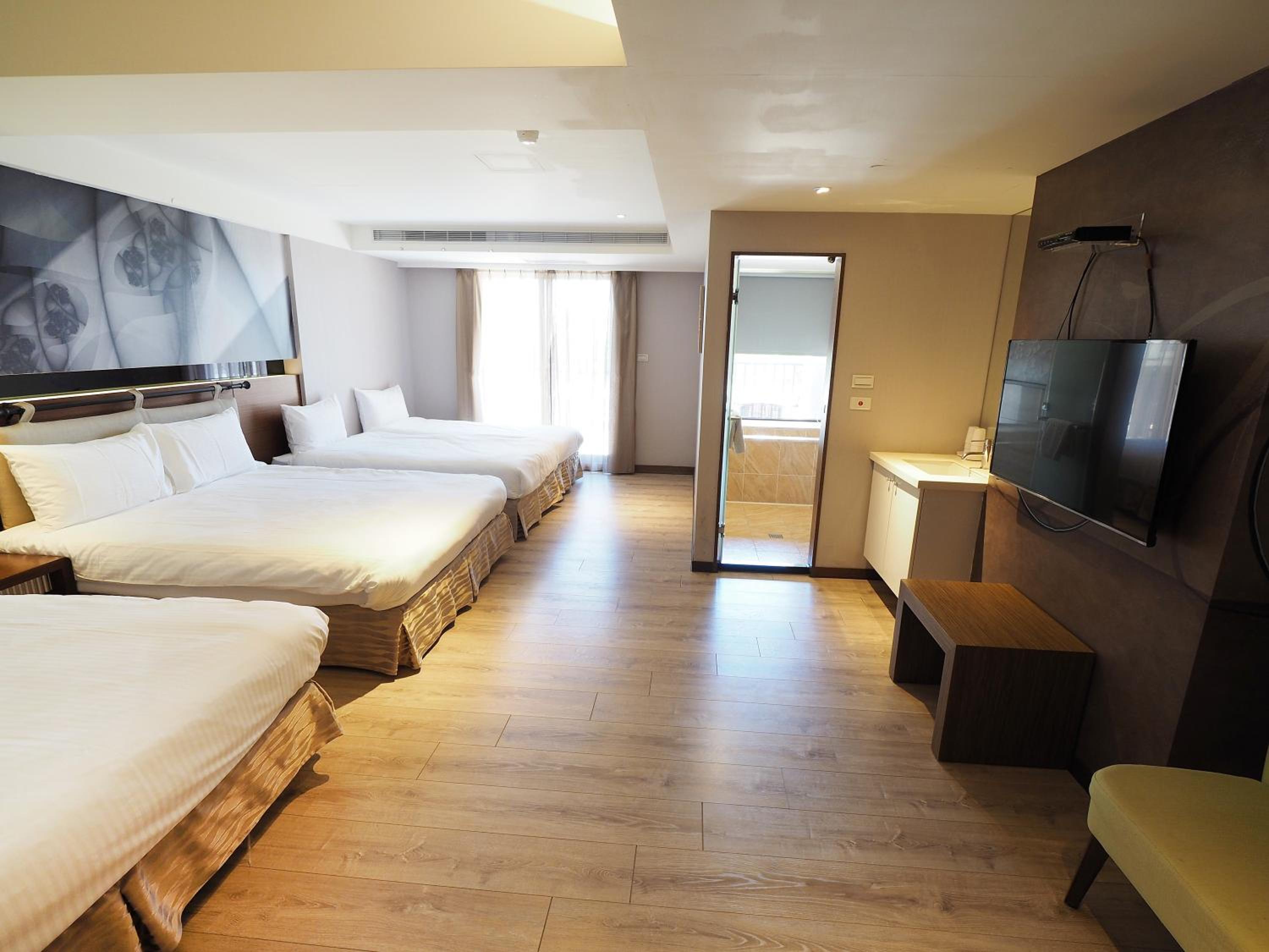 Standard Family Room - Photo 2
