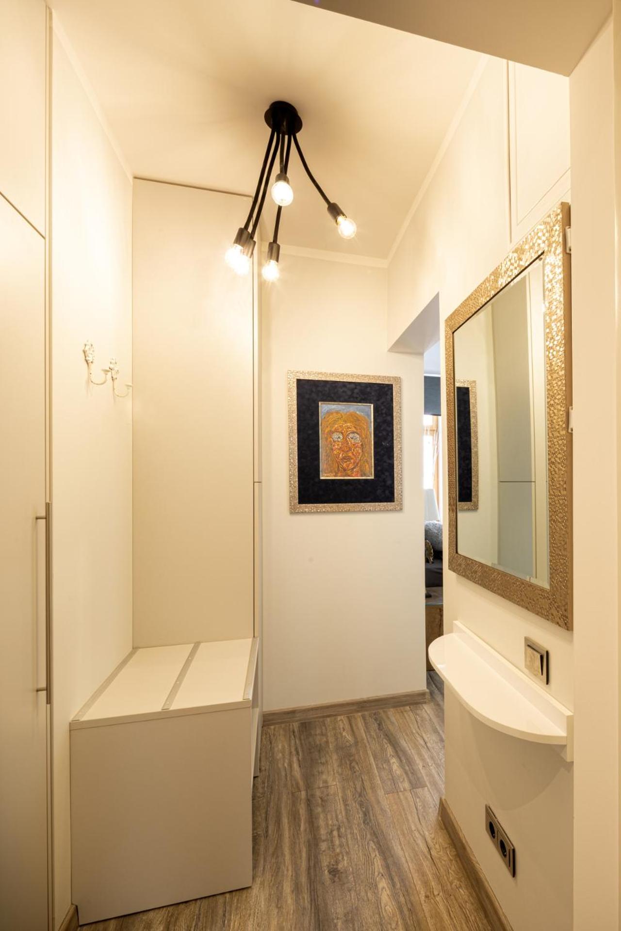 One-Bedroom Apartment - Photo 12