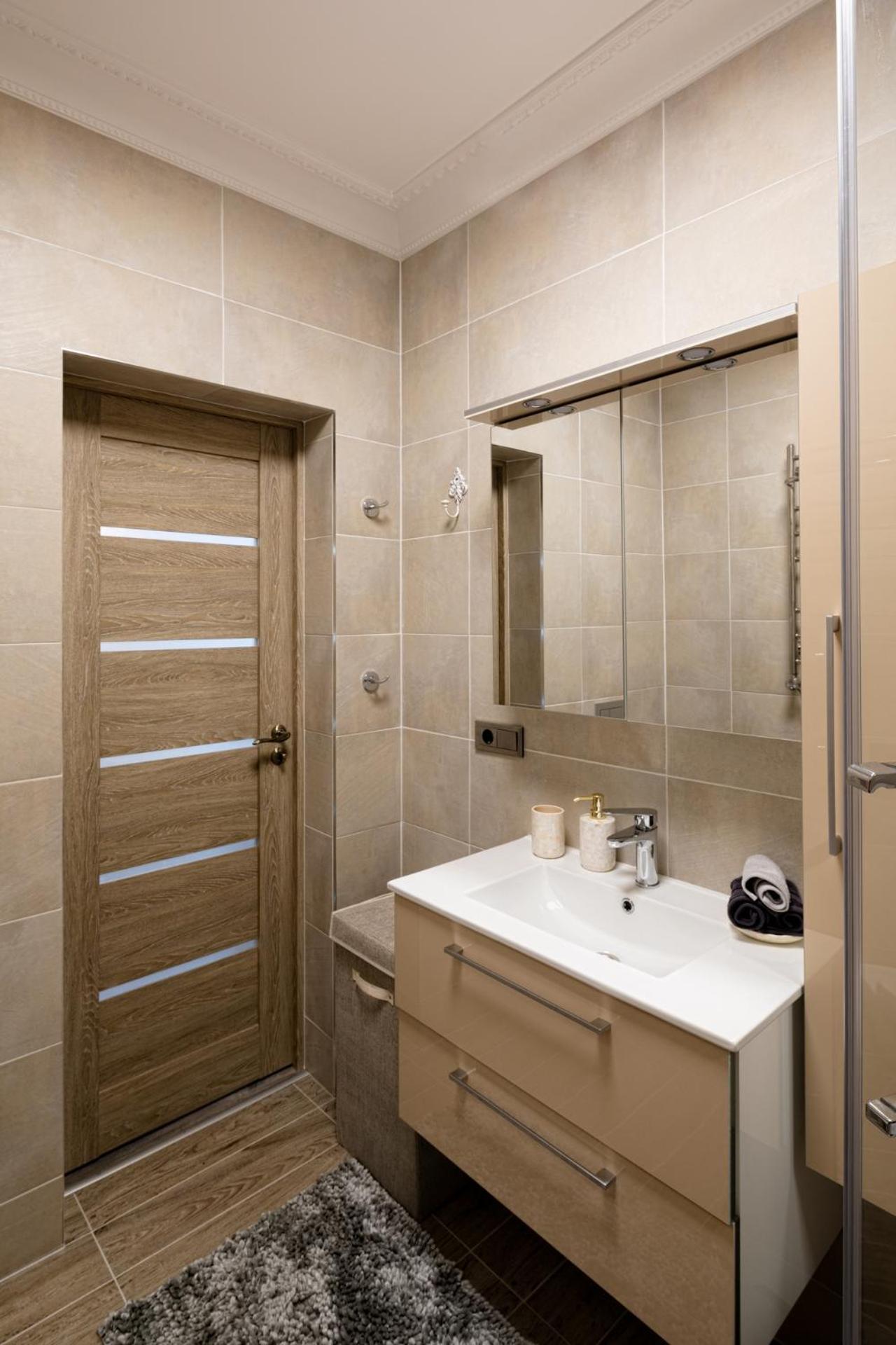 One-Bedroom Apartment - Photo 11