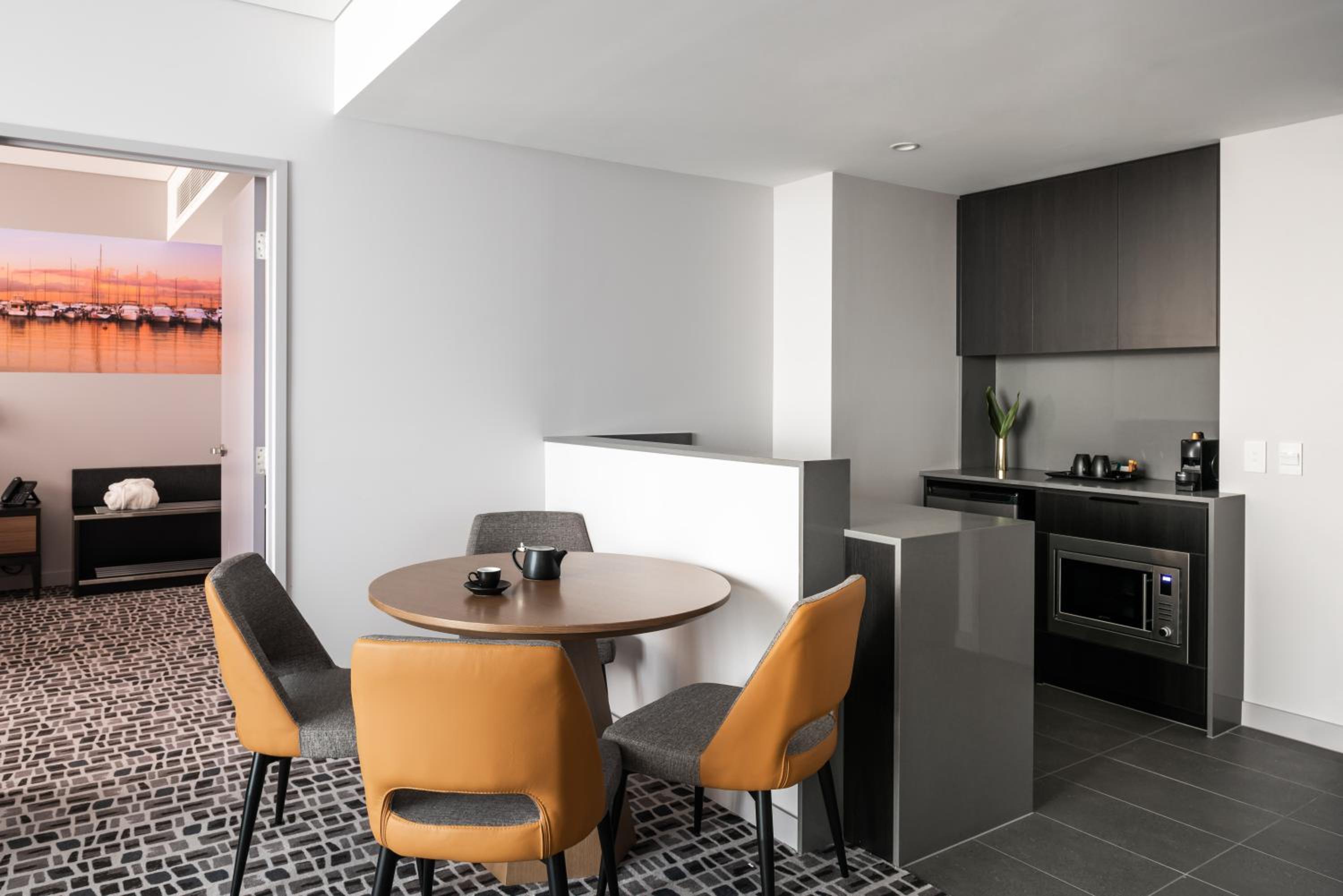 Executive King Suite - Photo 12