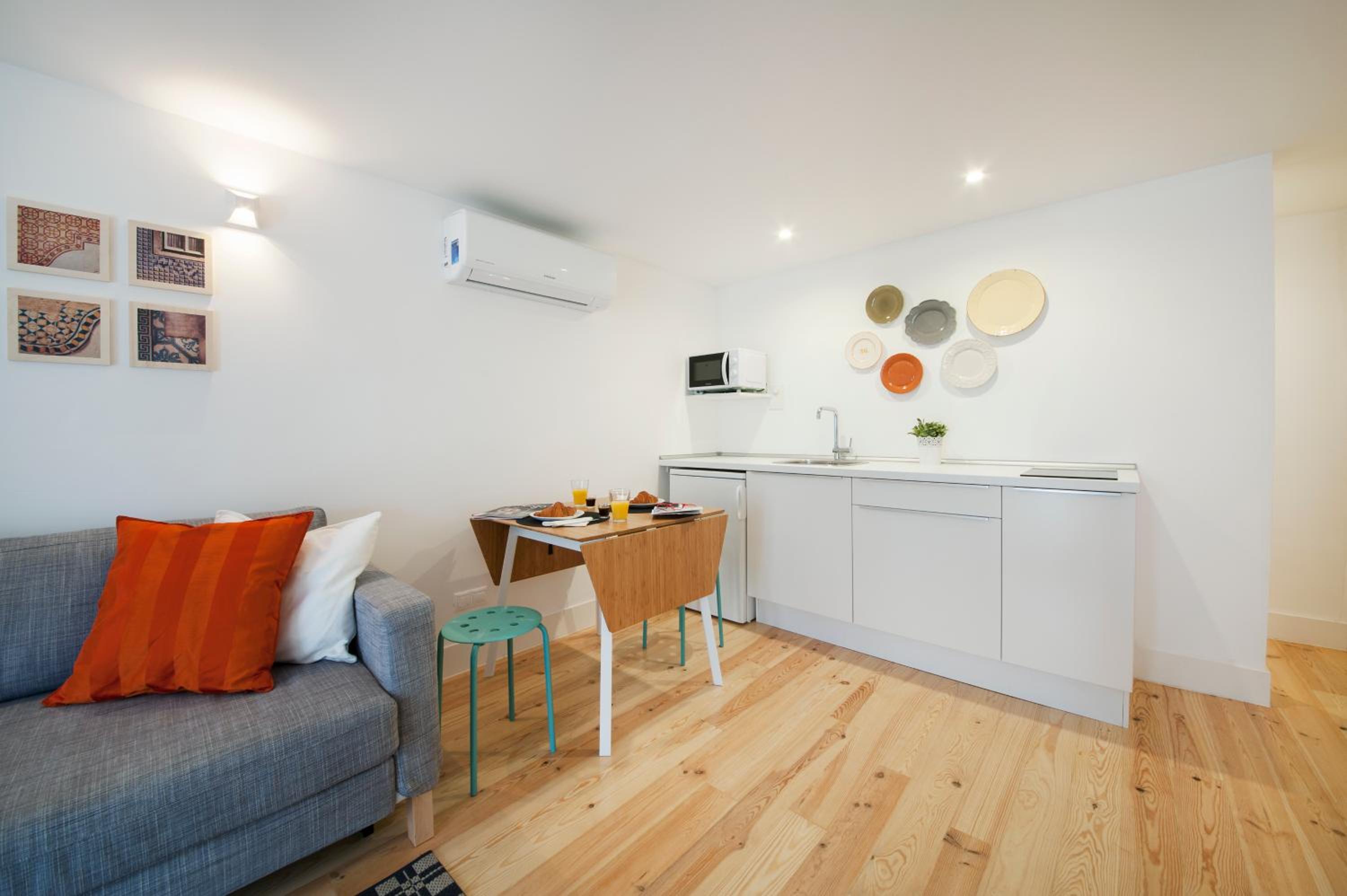 One-Bedroom Apartment photo 2