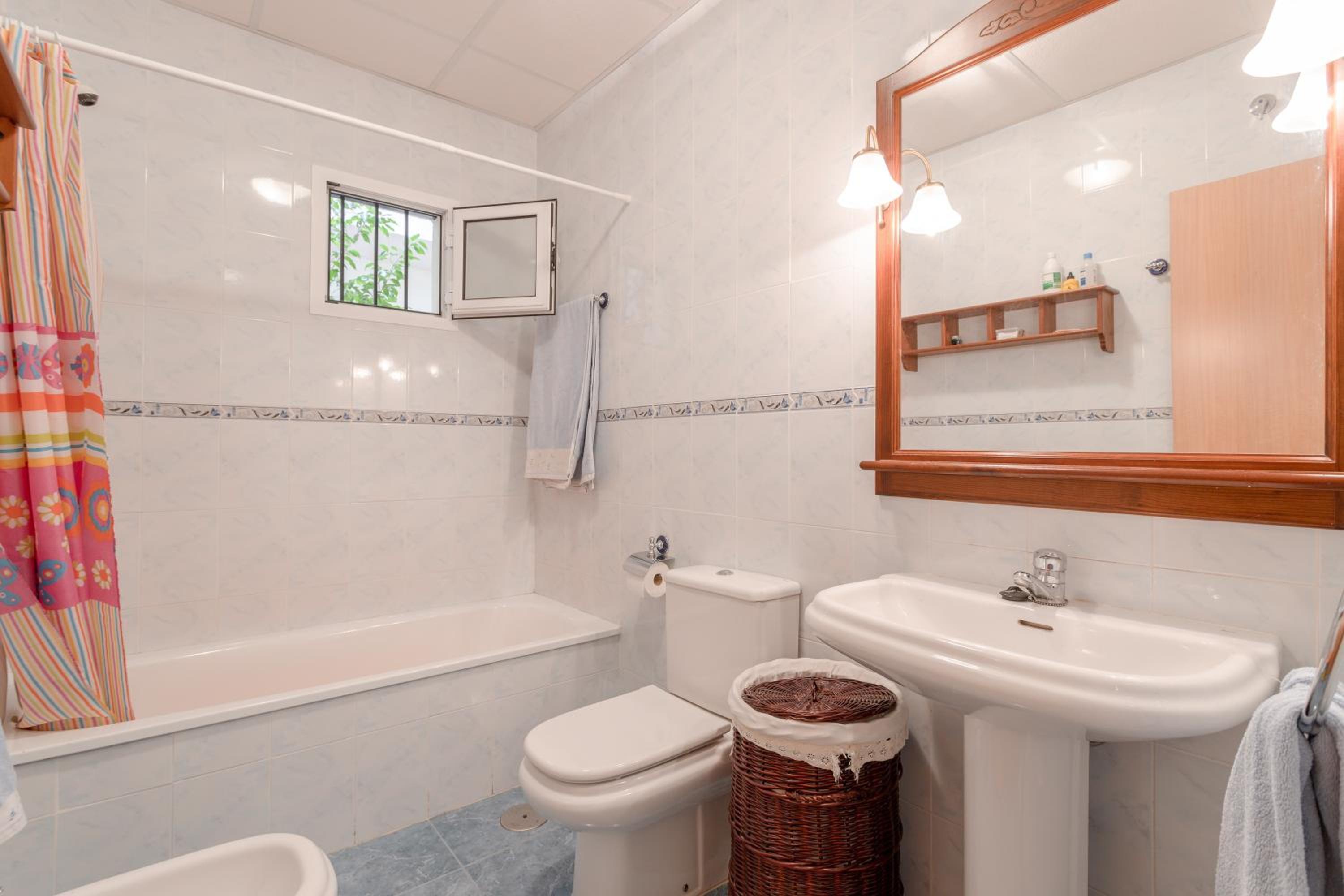 Three-Bedroom Premium Apartment with Balcony photo 2