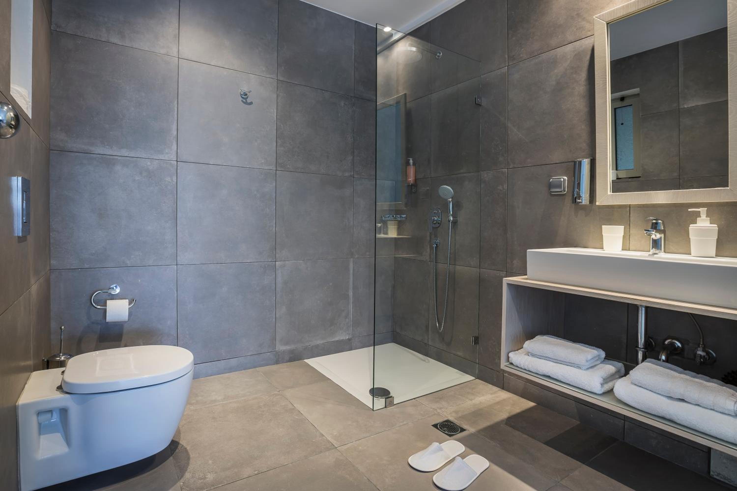 Superior Suite - Photo 8