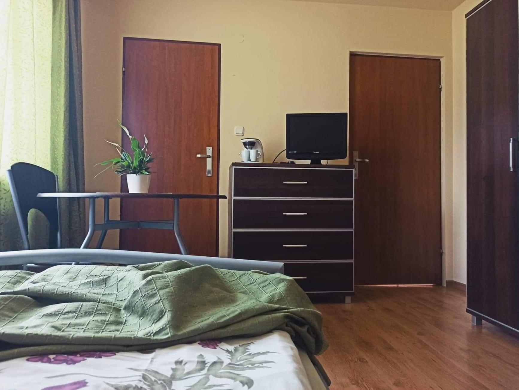 Quadruple Room with Private Bathroom photo 3