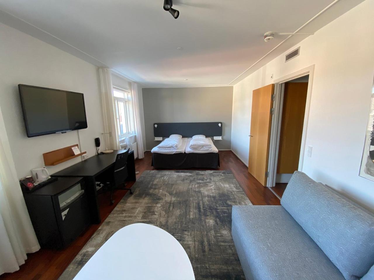 Family Double Room - Photo 12