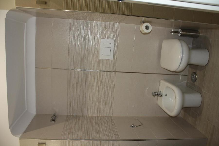 Large Double Room - Photo 7