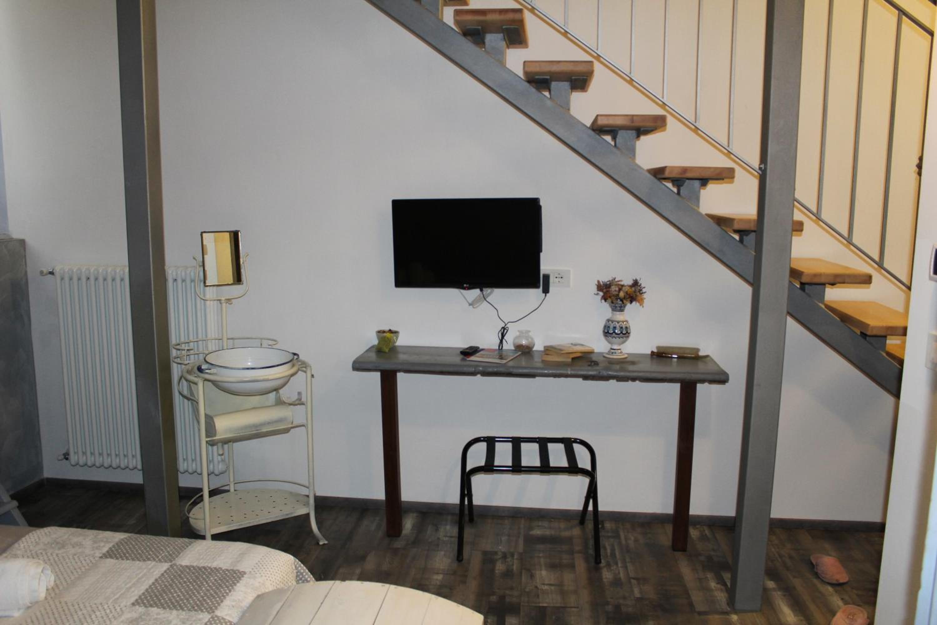 Quadruple Room with Private Bathroom - Photo 10
