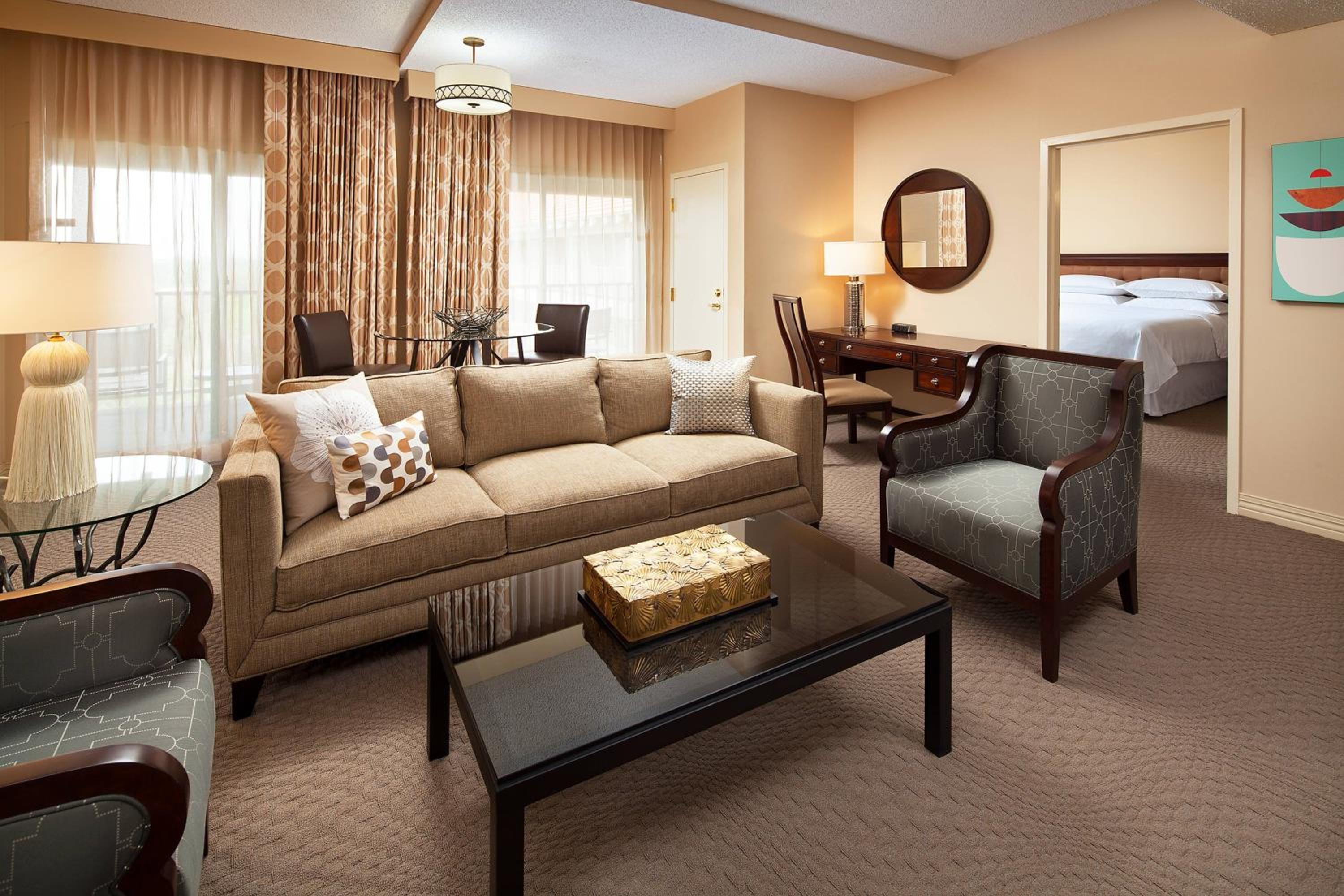 Club level, 1 Bedroom Presidential Suite, 1 King, High floor