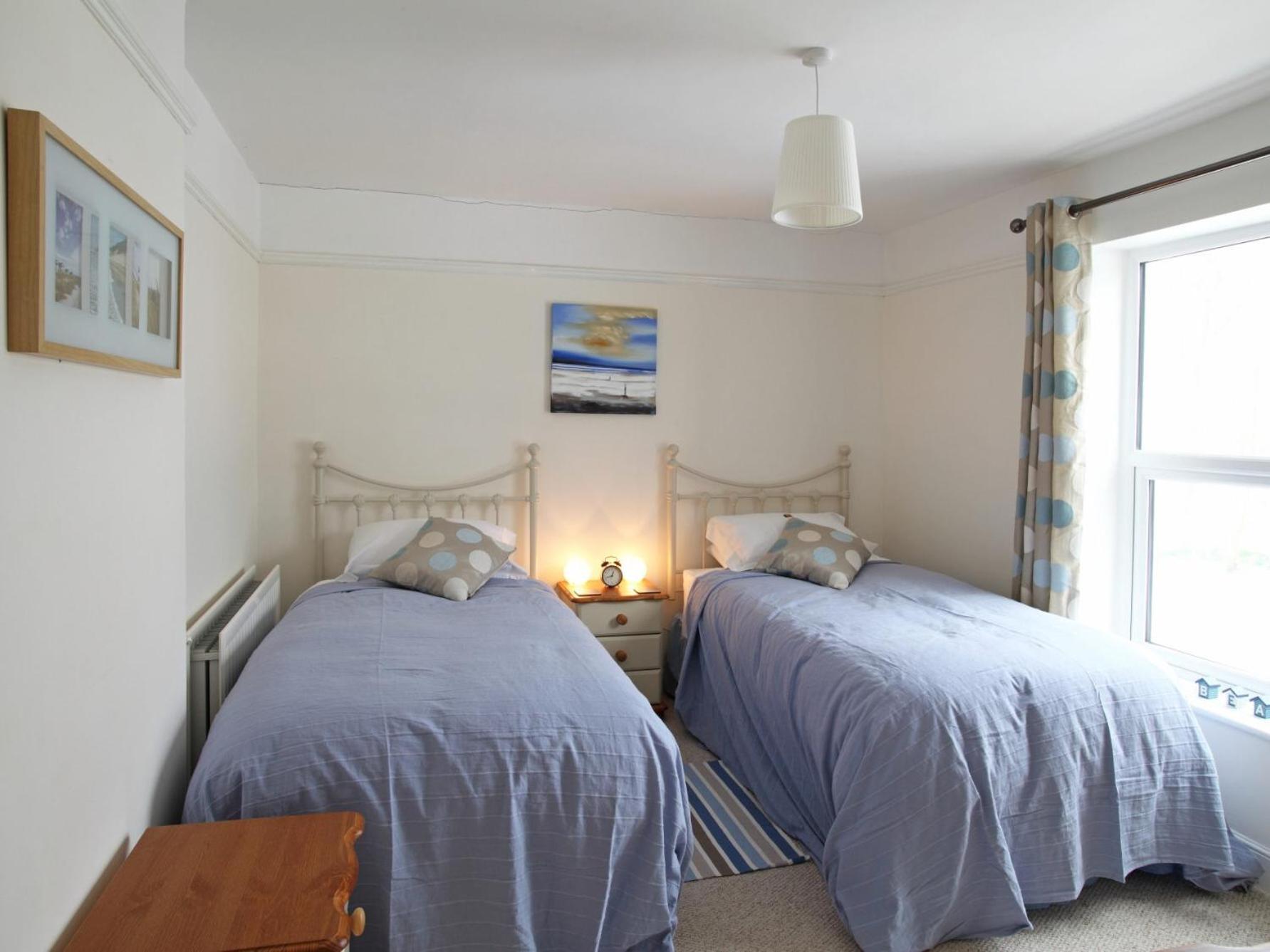 Three-Bedroom Cottage photo 2