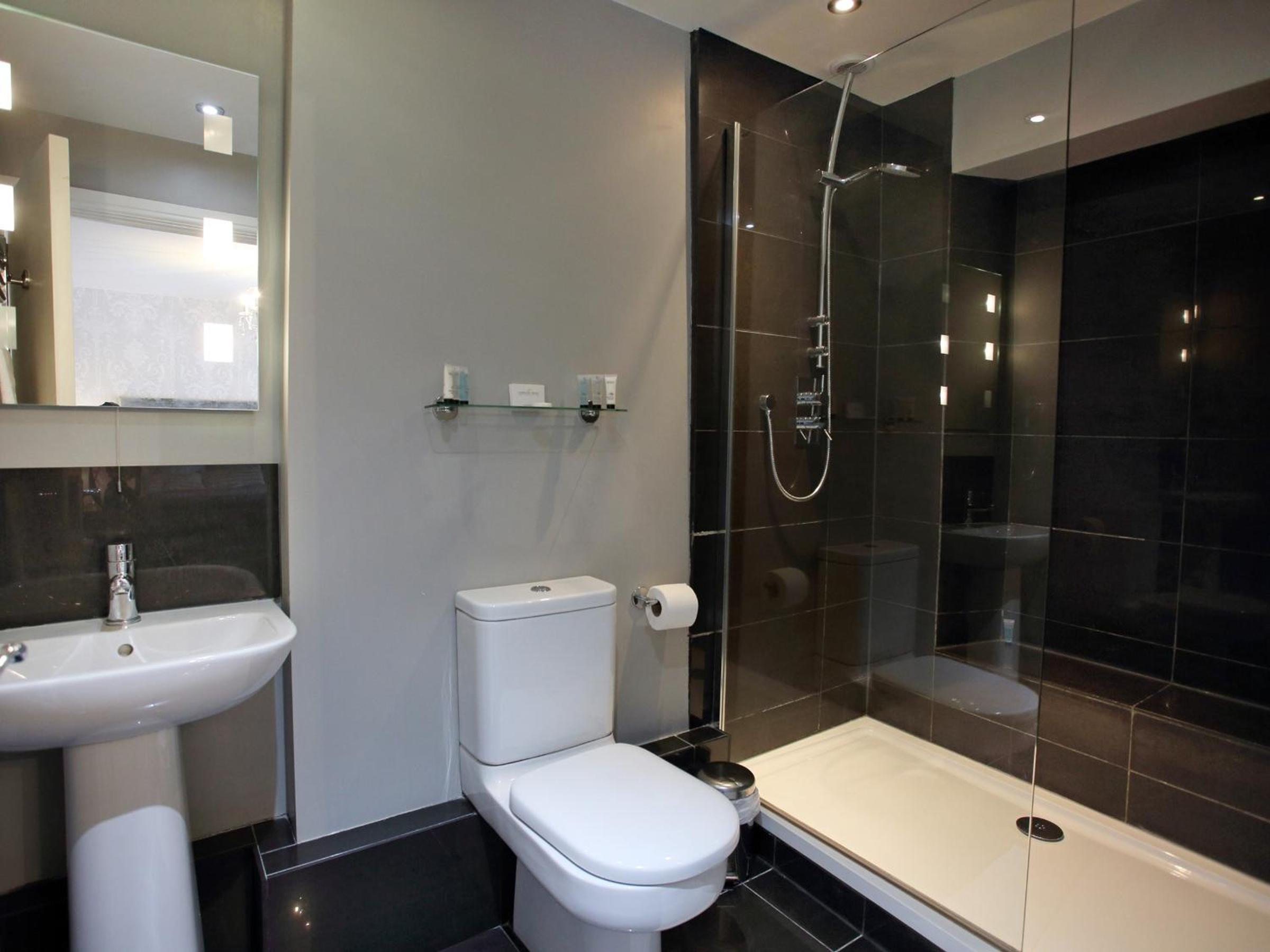 Double Room with Private Bathroom - Photo 4