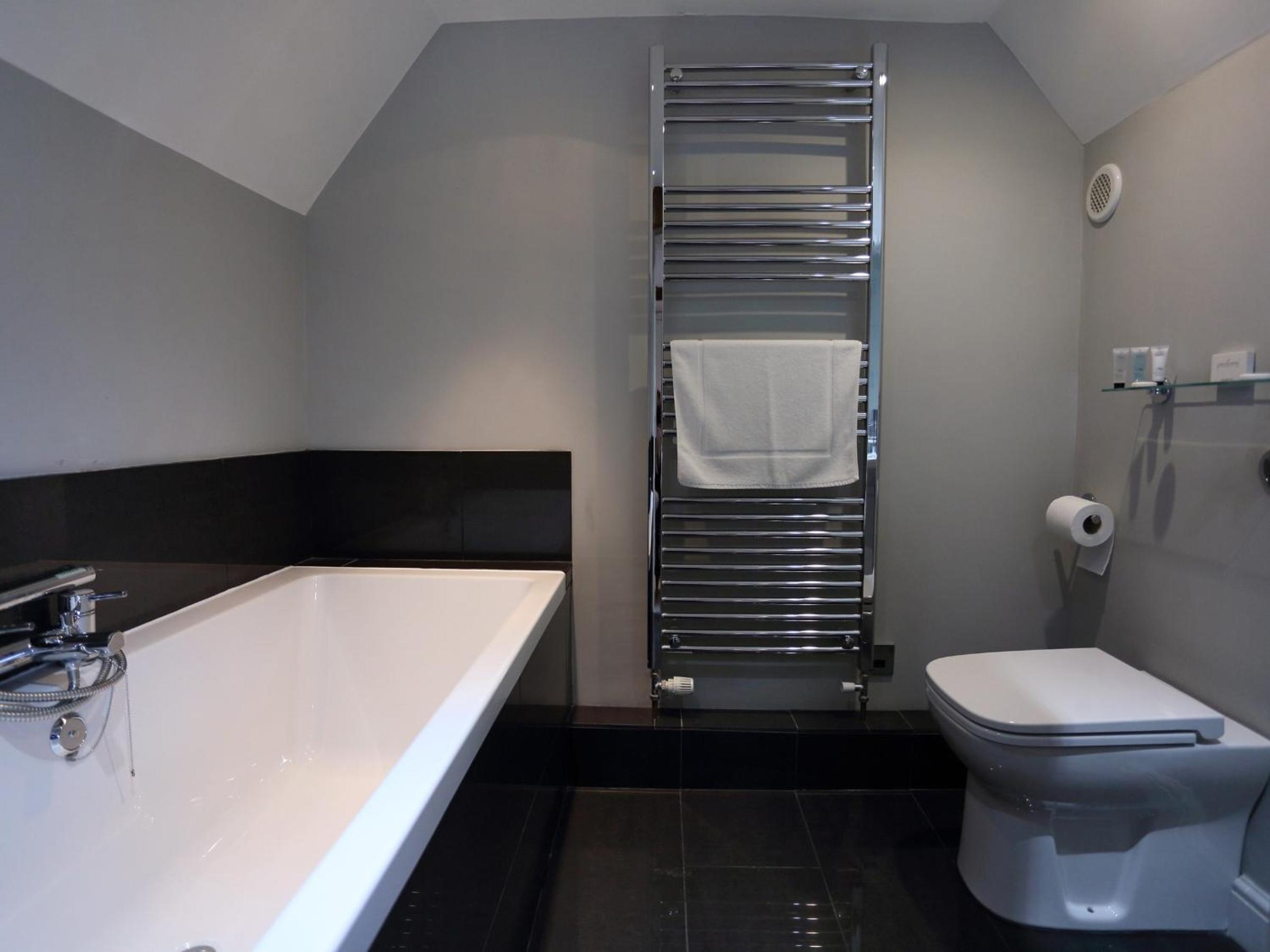 Standard Double Room - Photo 8
