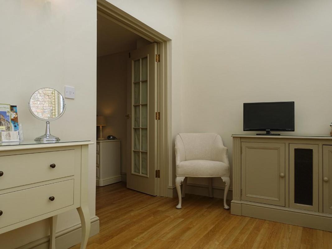 Classic Triple Room photo 2