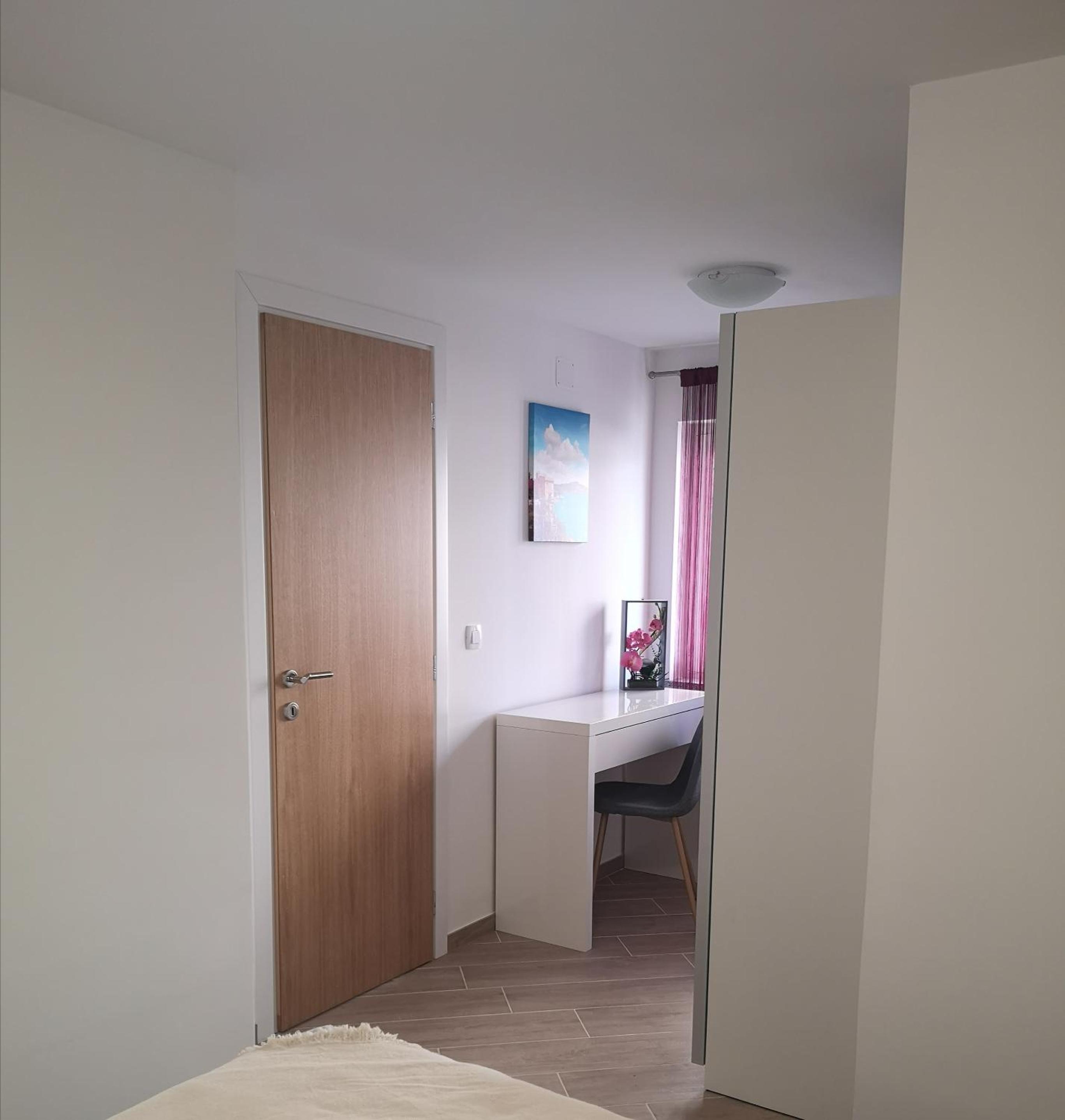 One-Bedroom Apartment - Photo 1