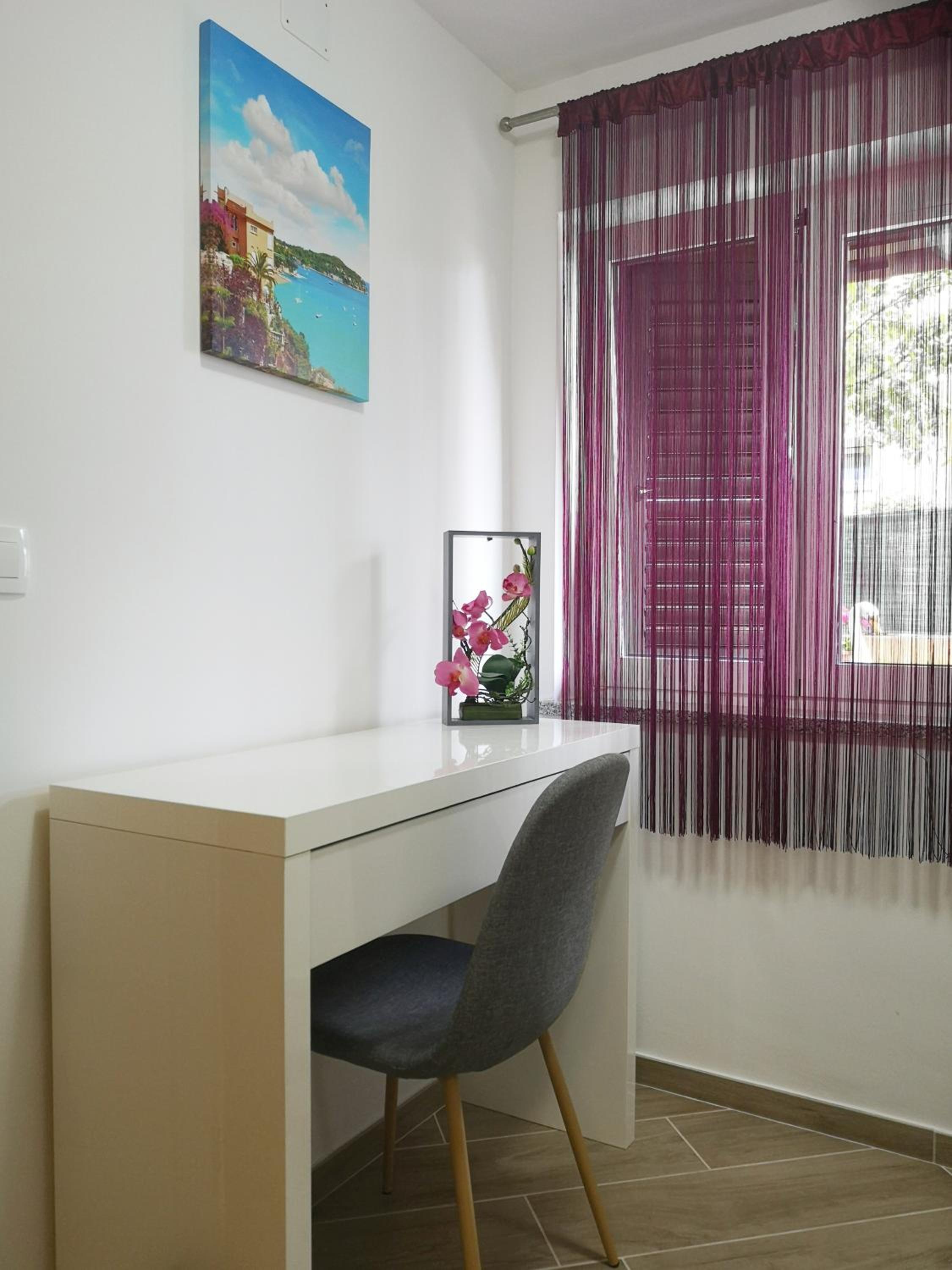 One-Bedroom Apartment - Photo 4