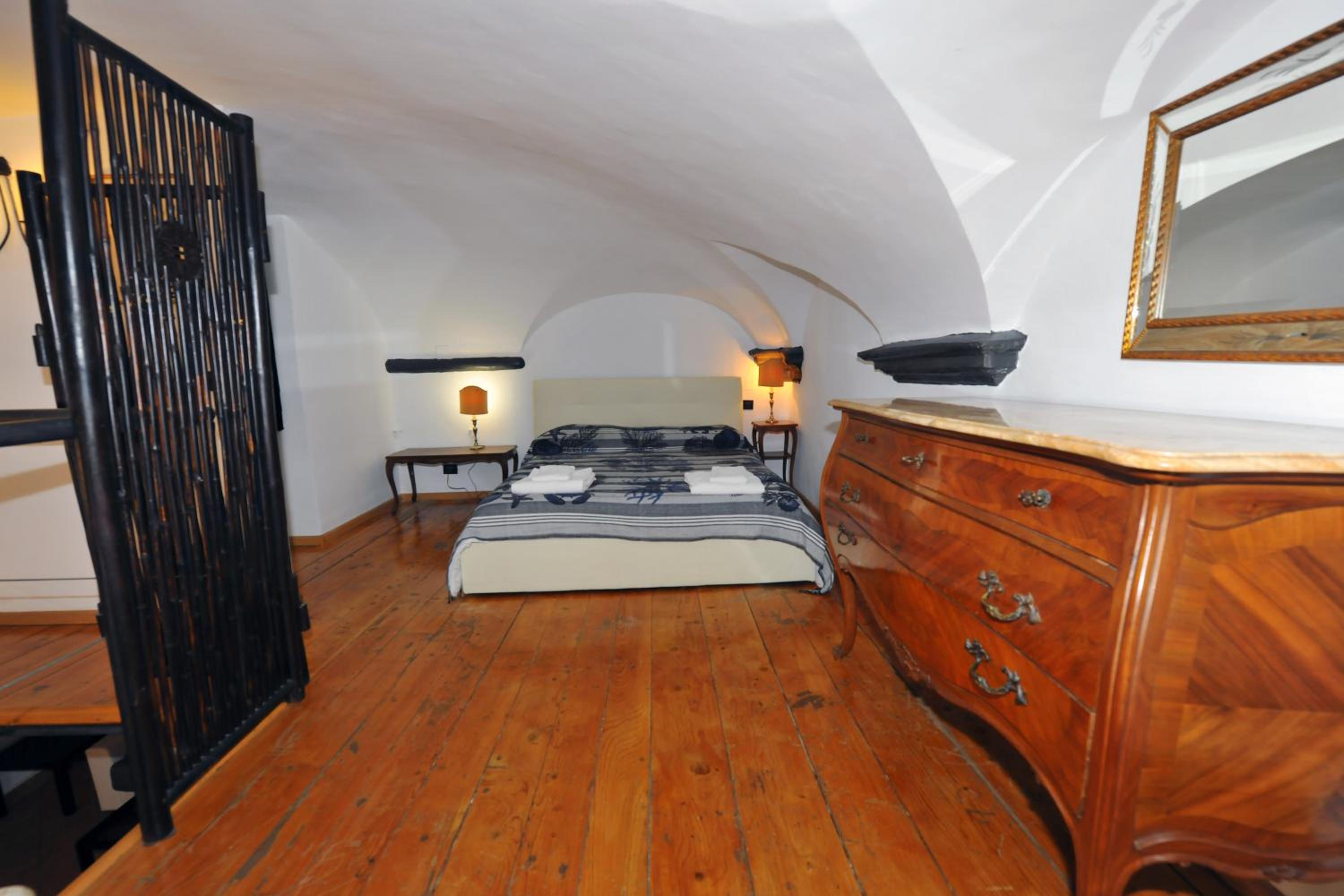 Two-Bedroom Apartment - Photo 21