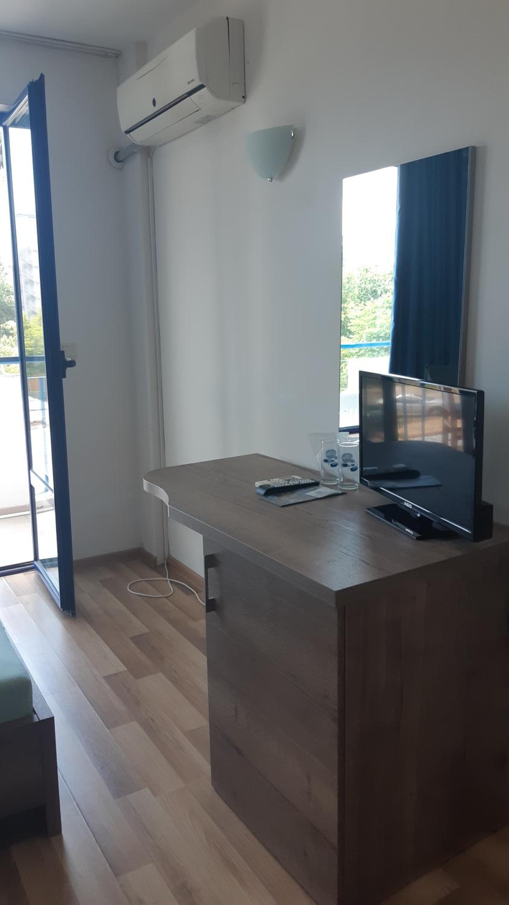 Twin Room with Balcony - Photo 3