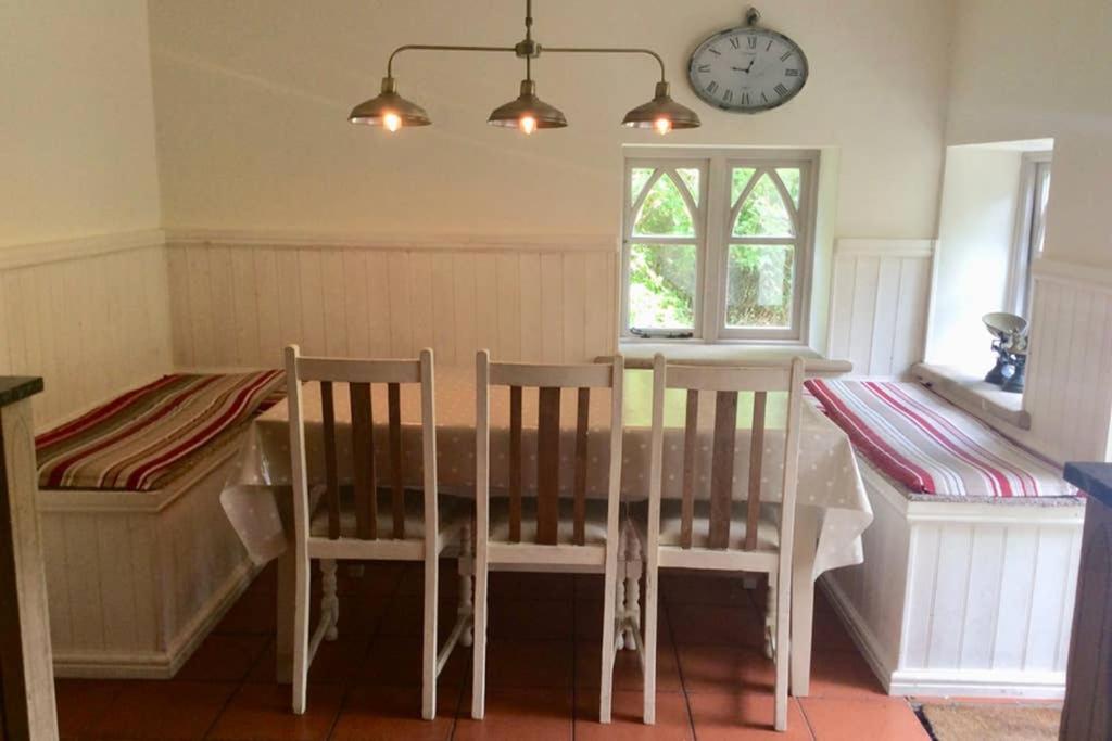 Five-Bedroom House photo 2