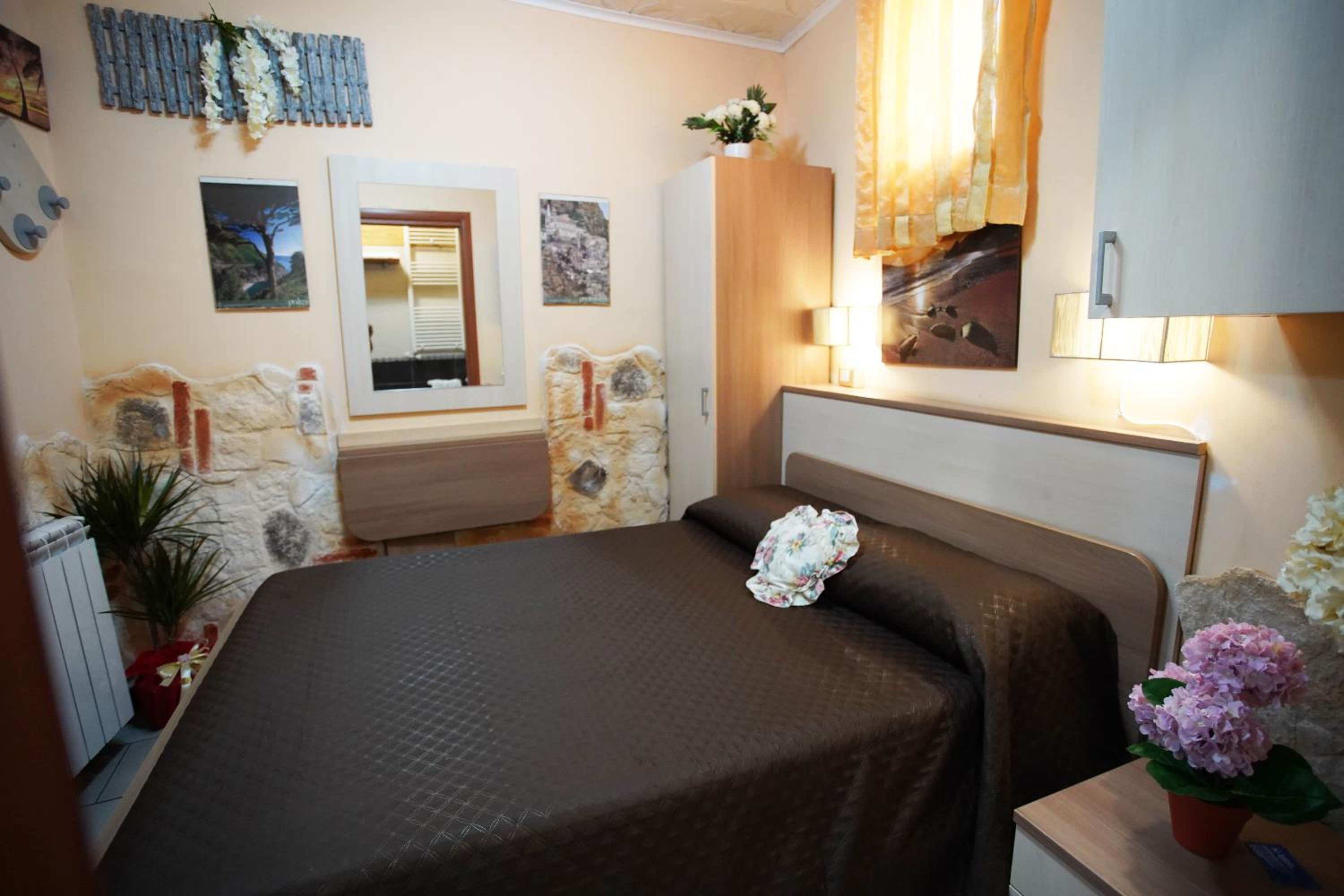 Double Room - Photo 2