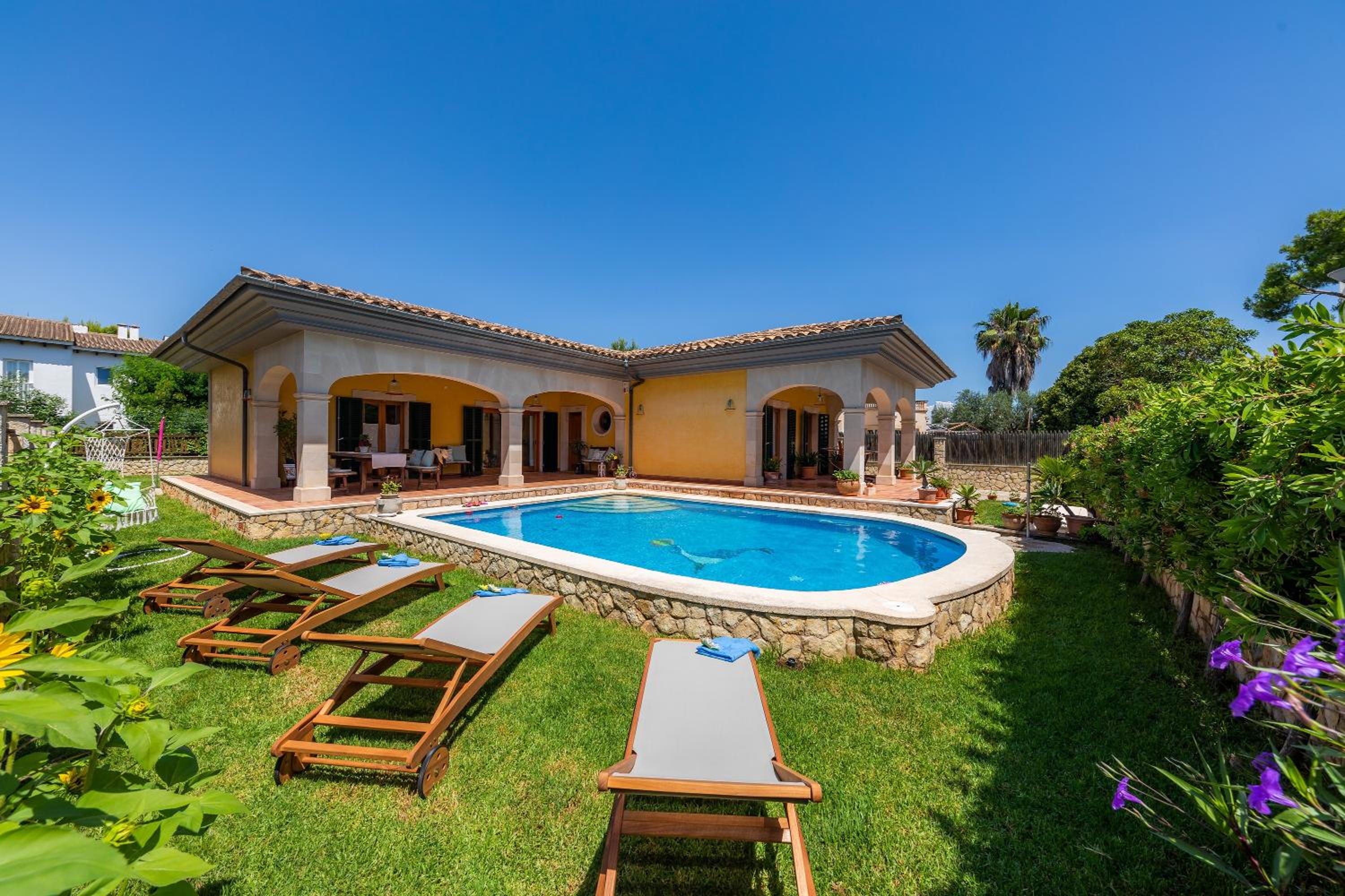 Villa with Garden View - Photo 37