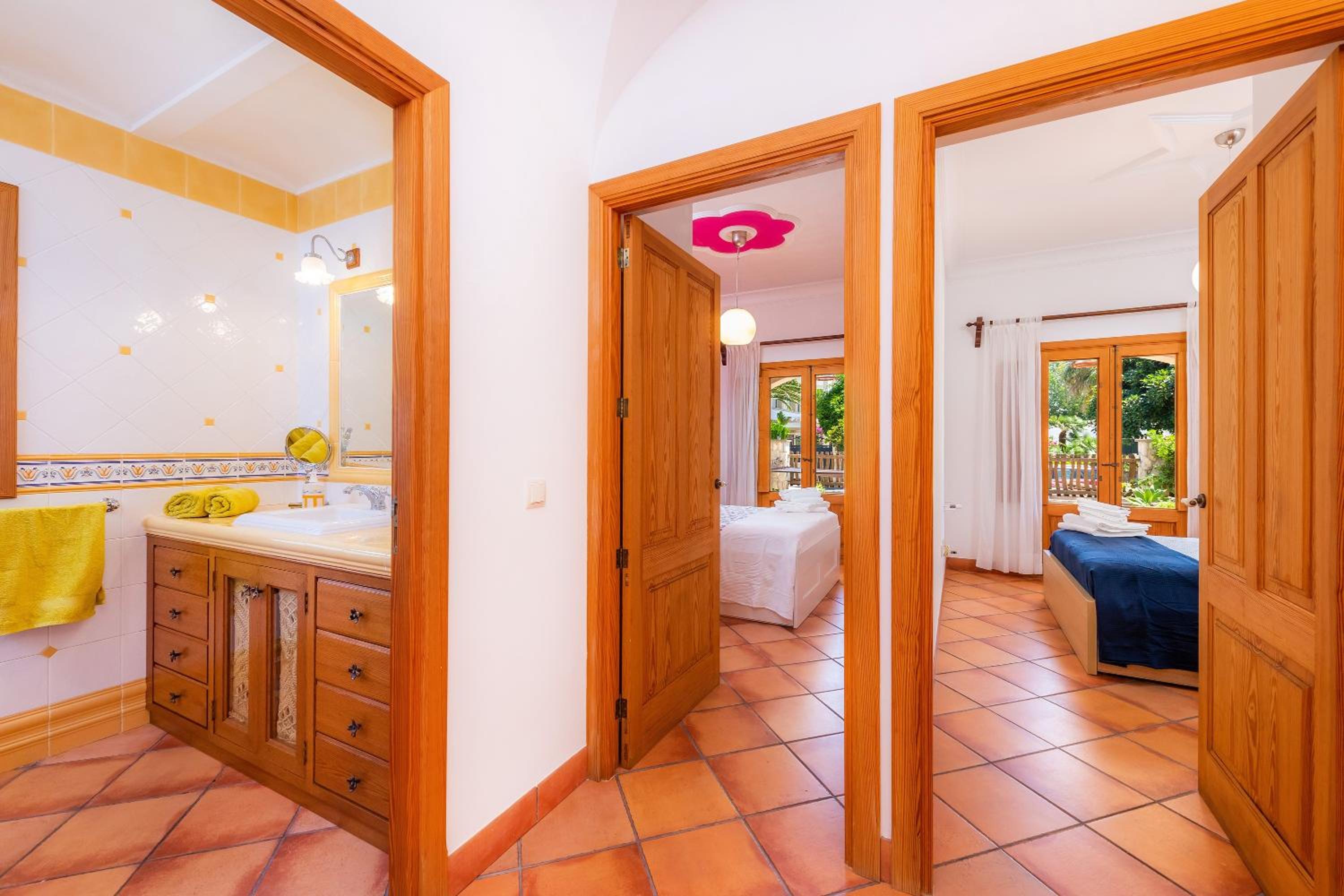 Villa with Garden View - Photo 12