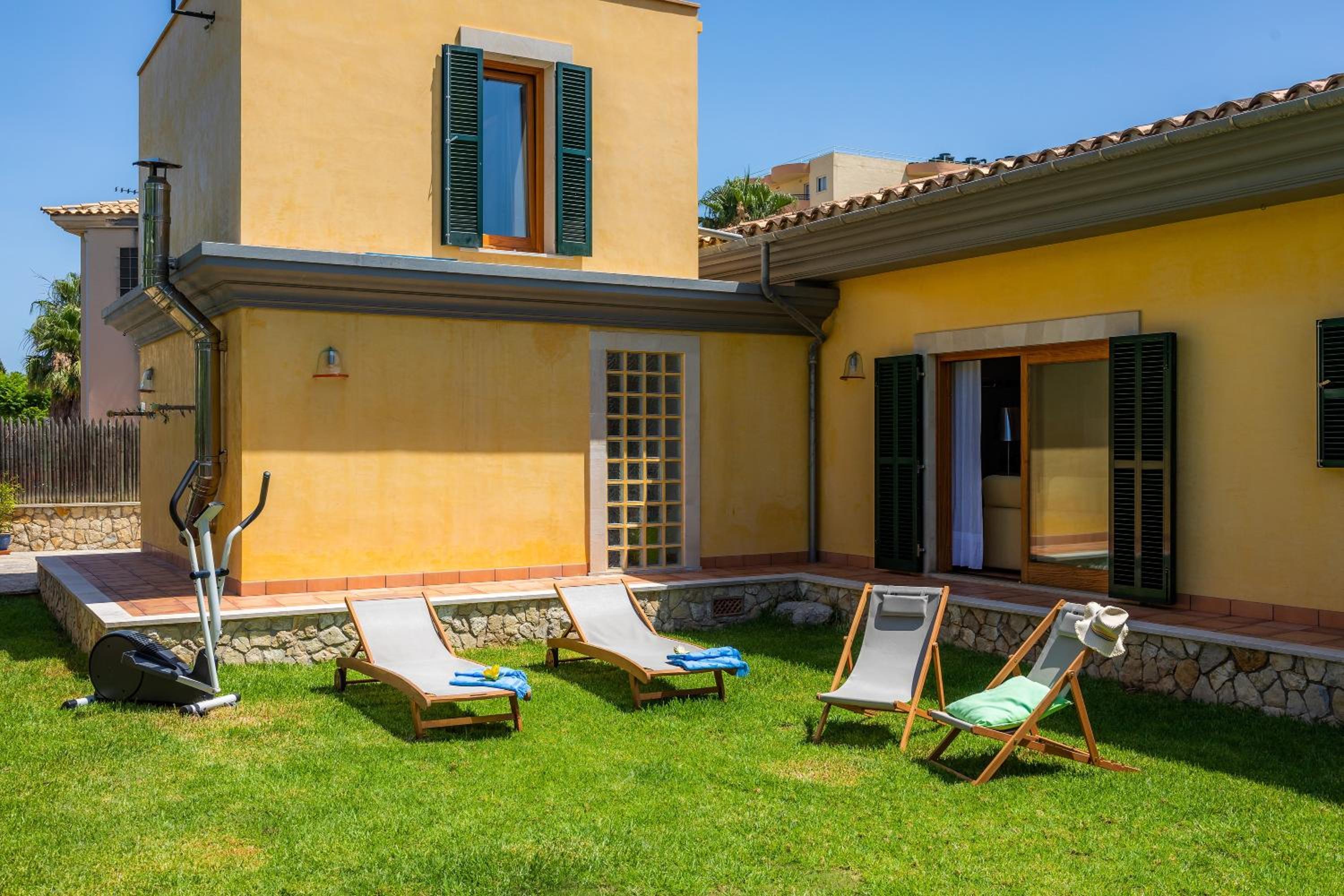 Villa with Garden View - Photo 9