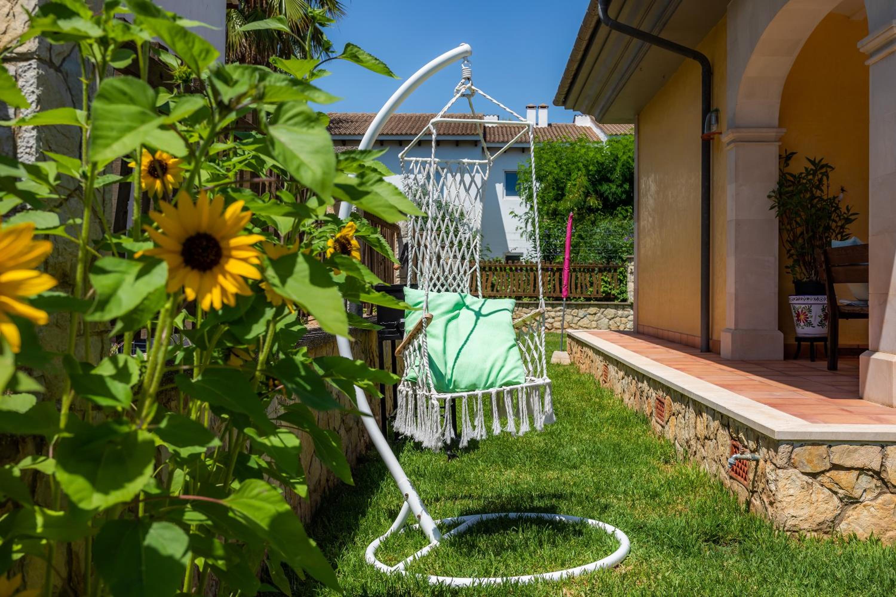 Villa with Garden View - Photo 7
