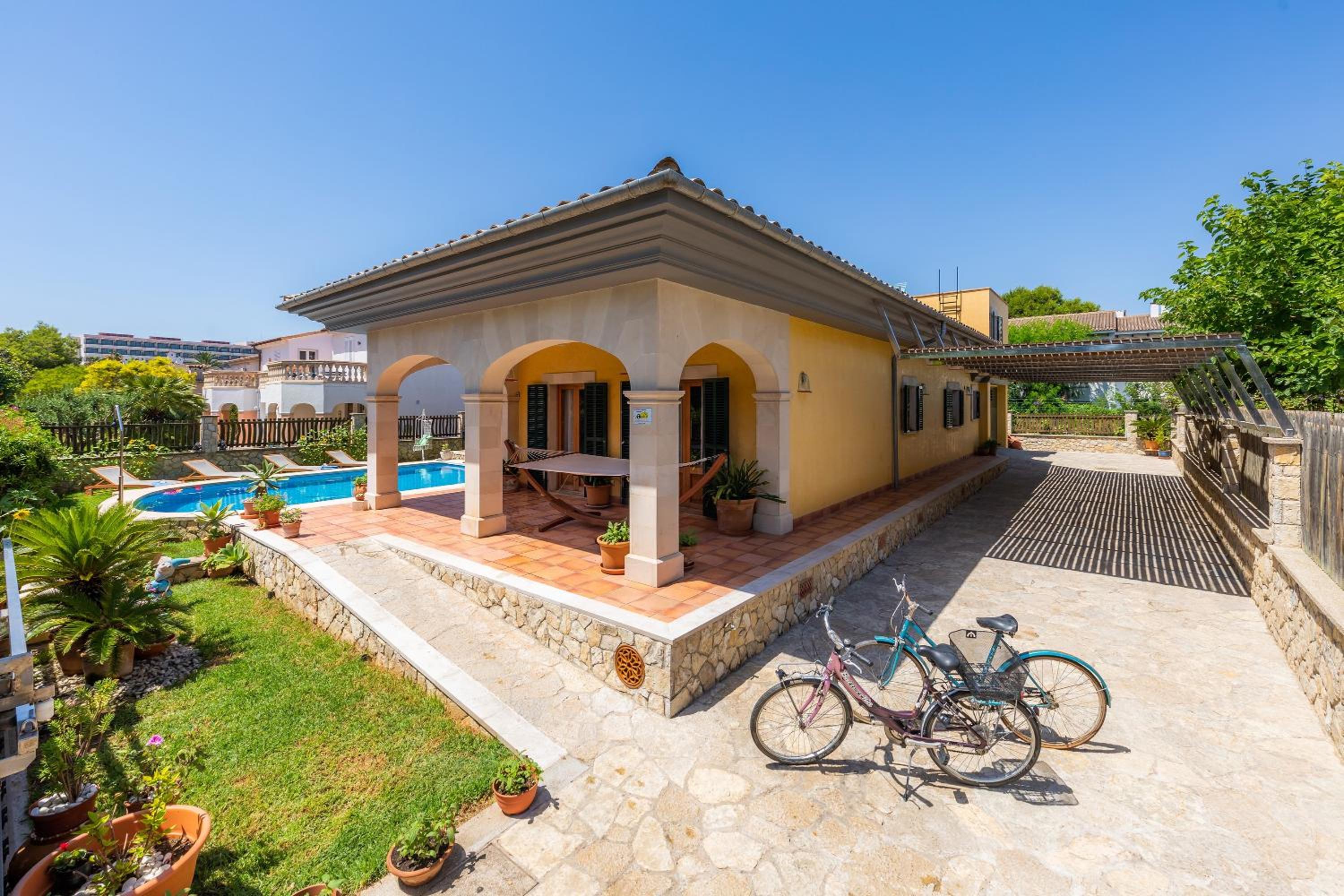 Villa with Garden View - Photo 3