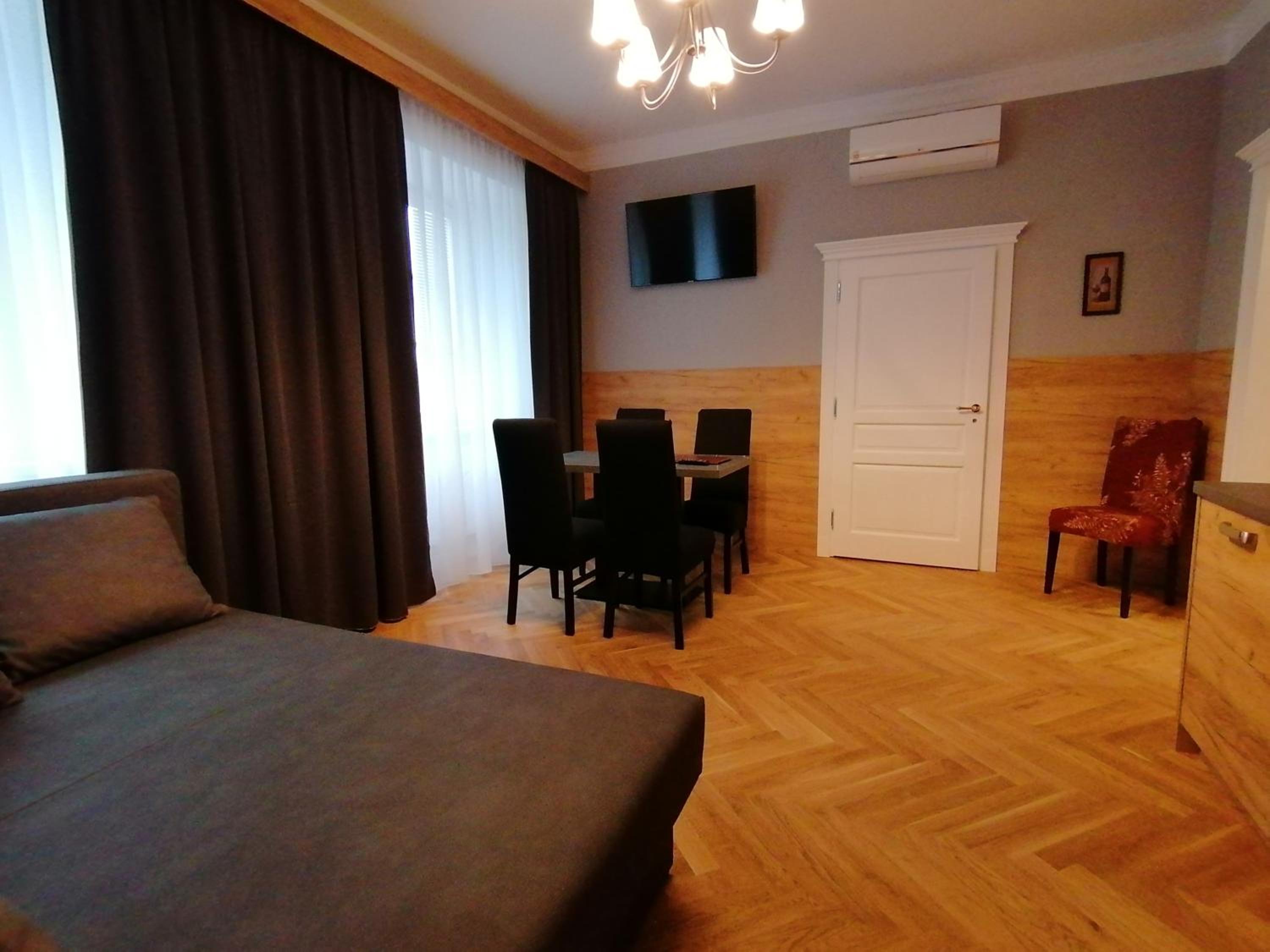 One-Bedroom Apartment with Balcony photo 1