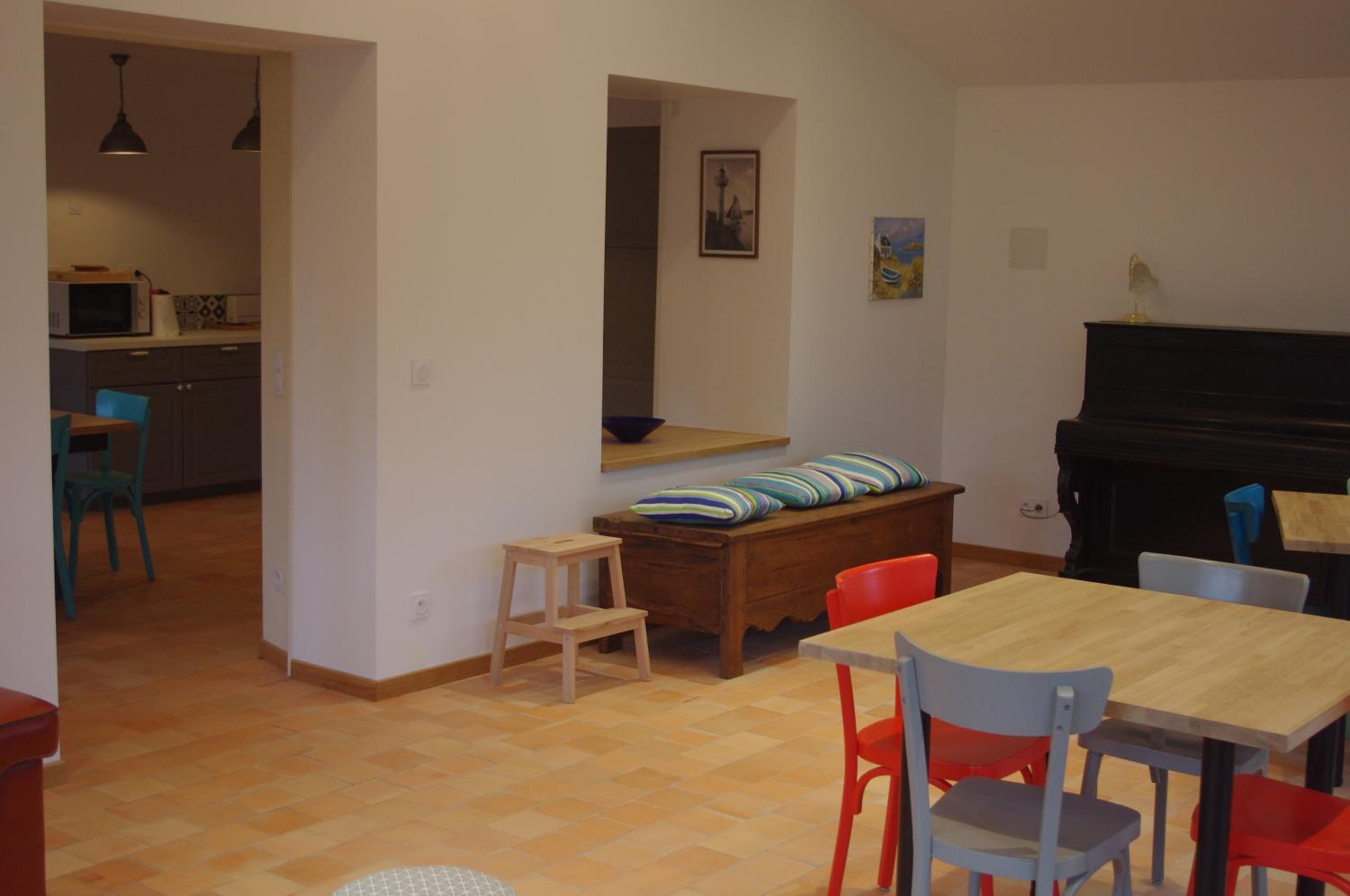 Quadruple Room with Private Bathroom - Photo 8