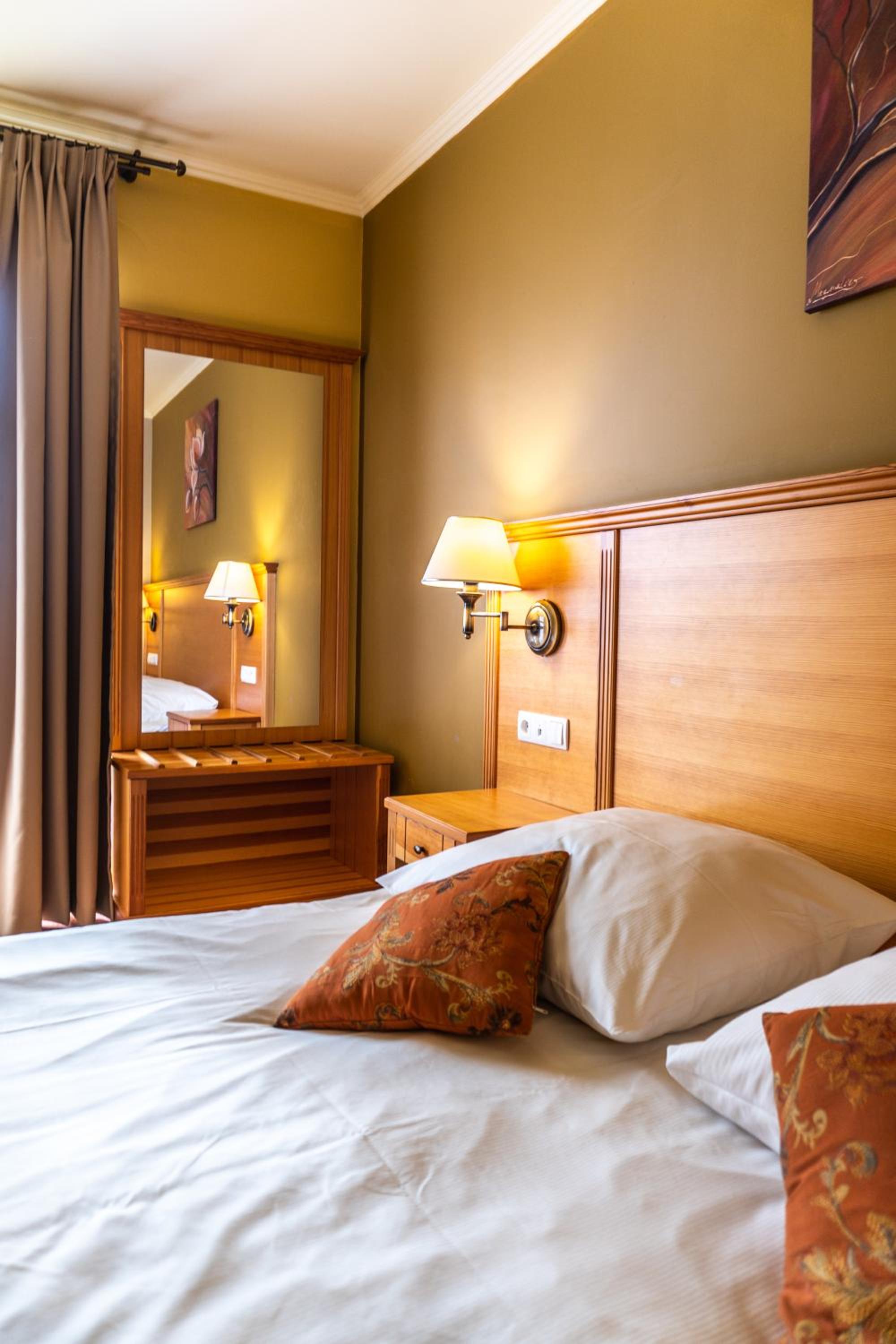 Standard Double Room - Photo 2